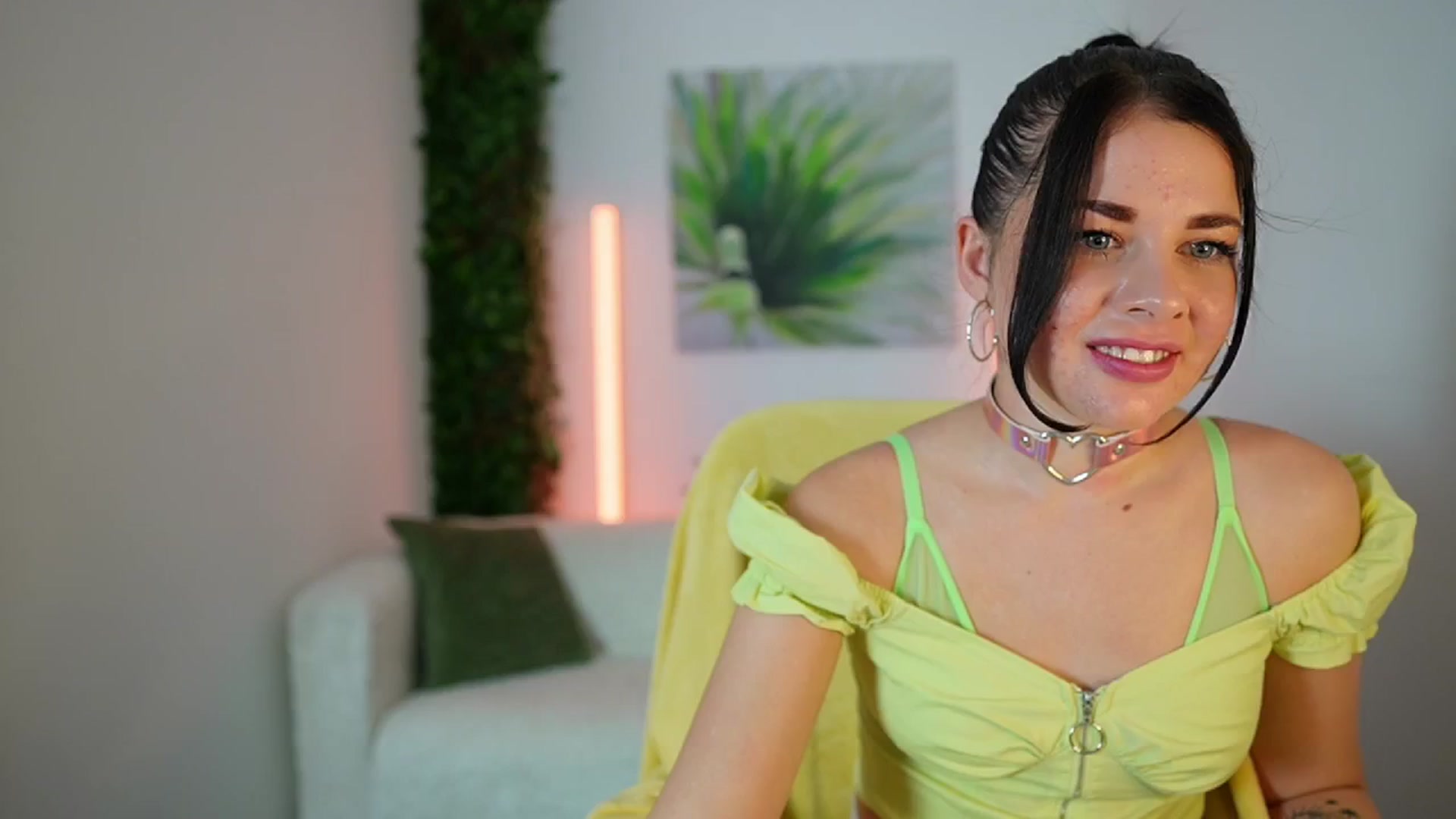 Gallery image thumbnail from Eve_Bardot's myfreecams stream on, 10/16/2024, 14:06 image 1 of 20