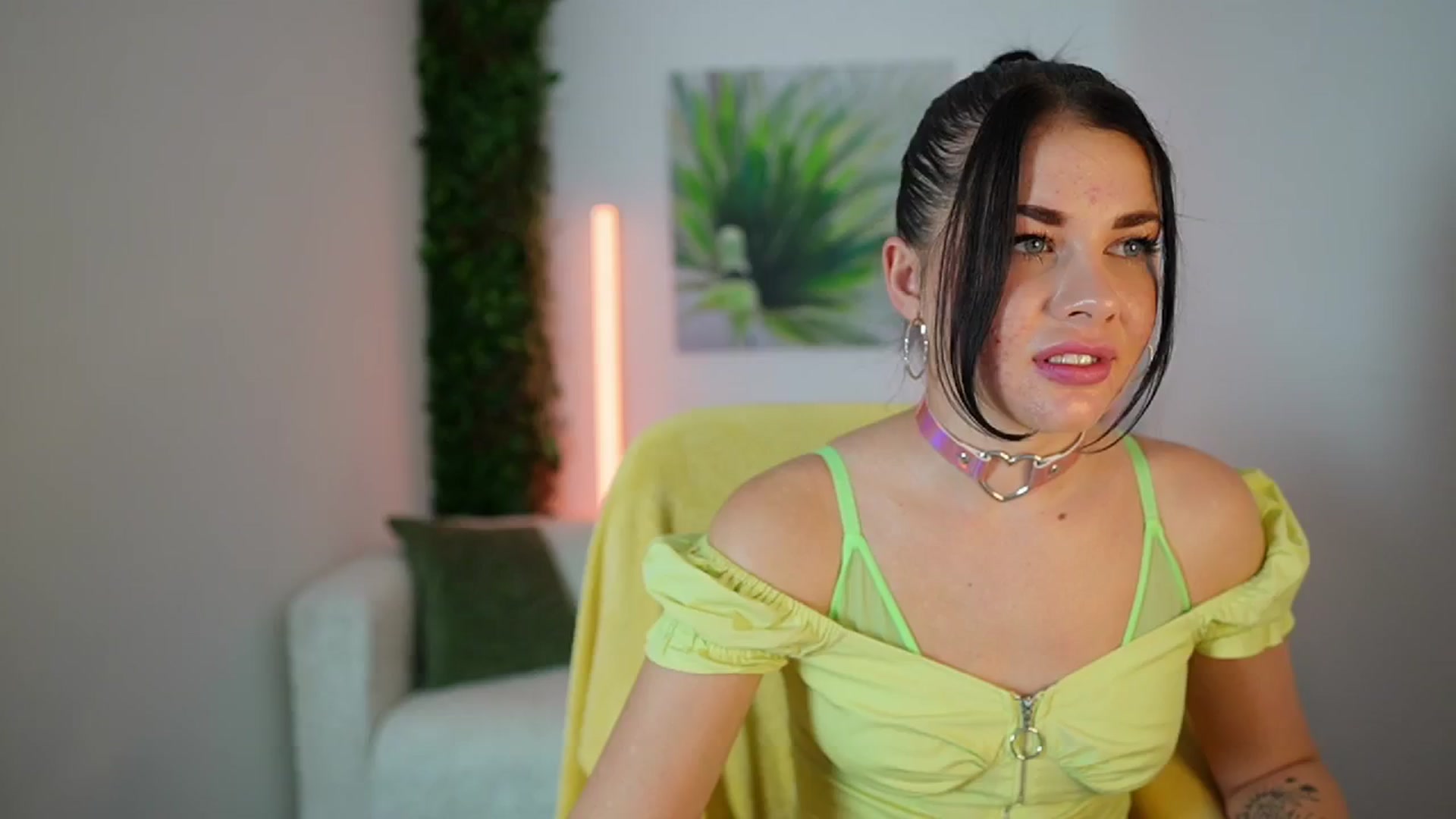 Gallery image thumbnail from Eve_Bardot's myfreecams stream on, 10/16/2024, 14:06 image 20 of 20