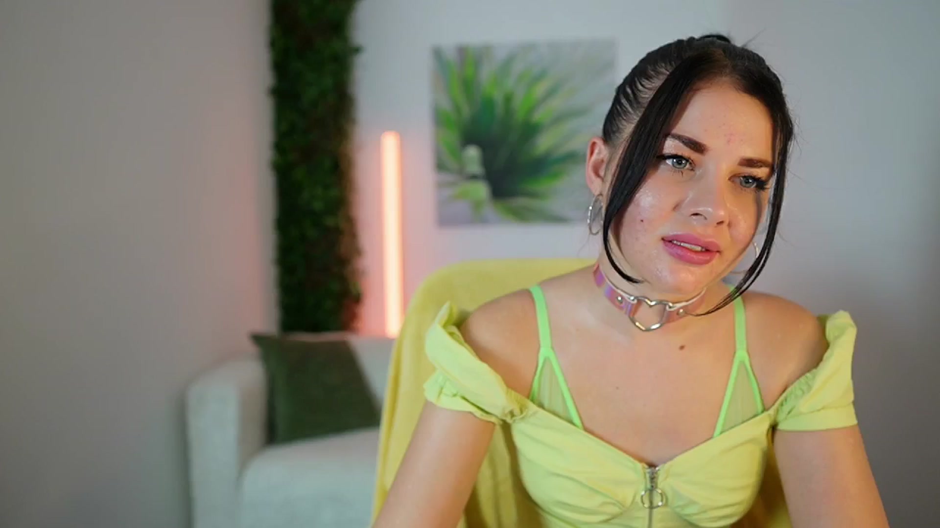 Gallery image thumbnail from Eve_Bardot's myfreecams stream on, 10/16/2024, 14:06 image 12 of 20