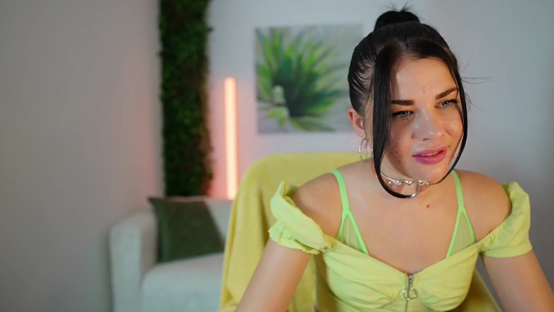 Gallery image thumbnail from Eve_Bardot's myfreecams stream on, 10/16/2024, 14:06 image 8 of 20