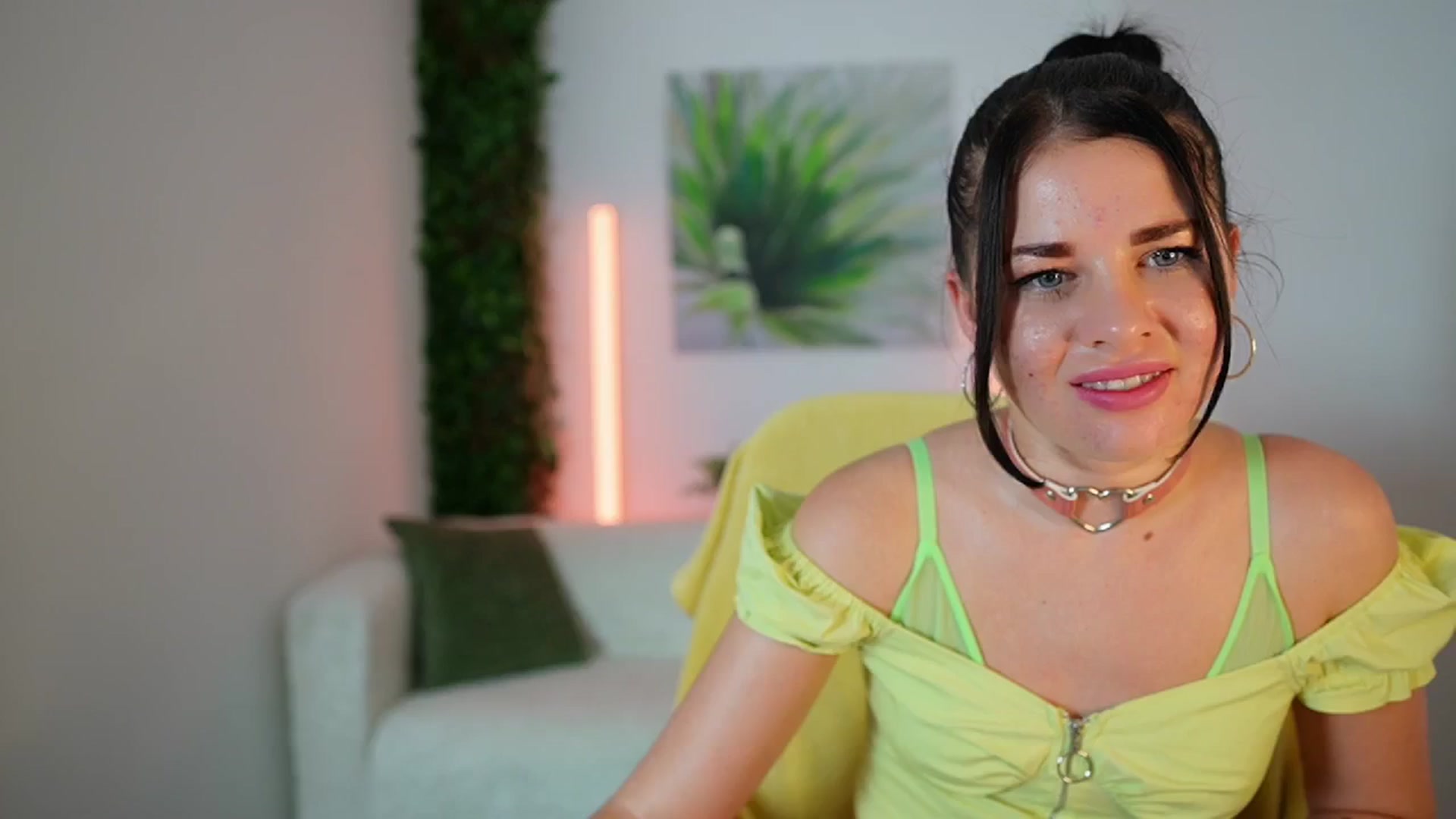 Gallery image thumbnail from Eve_Bardot's myfreecams stream on, 10/16/2024, 18:05 image 16 of 20