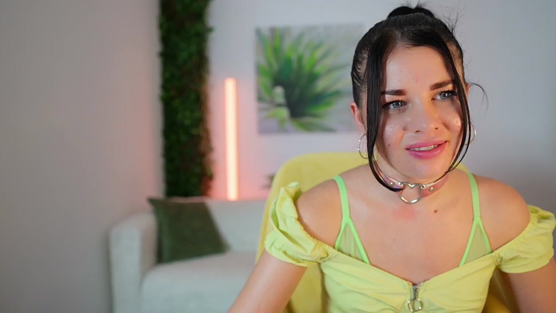 Gallery image thumbnail from Eve_Bardot's myfreecams stream on, 10/16/2024, 18:05 image 3 of 20