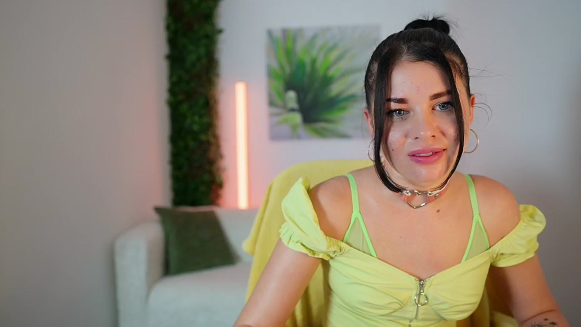 Gallery image thumbnail from Eve_Bardot's myfreecams stream on, 10/16/2024, 18:05 image 7 of 20