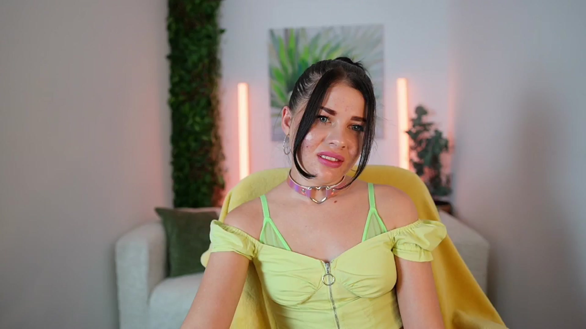 Gallery image thumbnail from Eve_Bardot's myfreecams stream on, 10/16/2024, 18:05 image 9 of 20