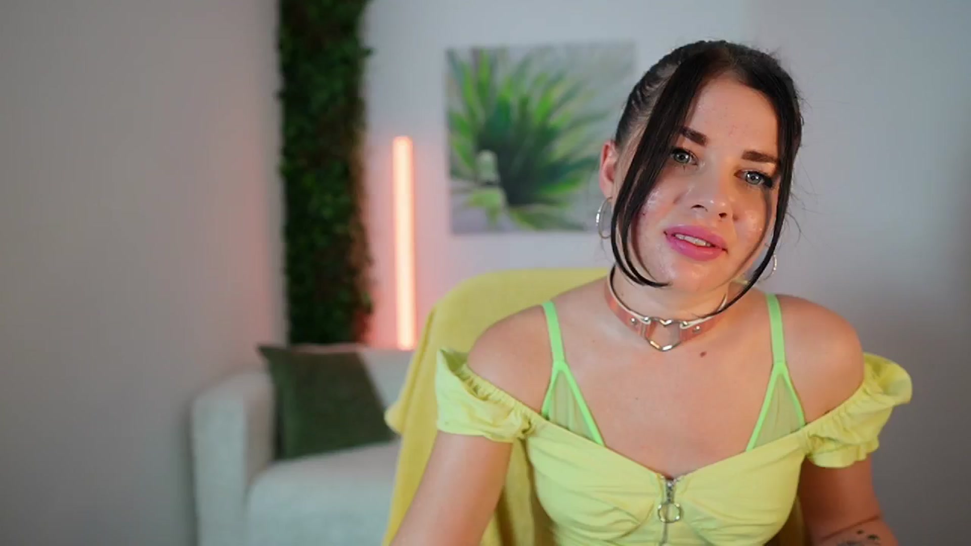 Gallery image thumbnail from Eve_Bardot's myfreecams stream on, 10/16/2024, 18:05 image 10 of 20