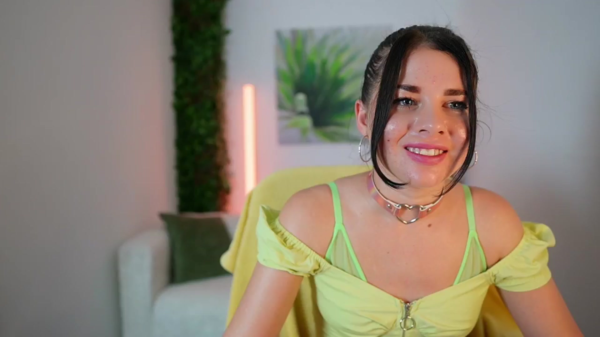 Gallery image thumbnail from Eve_Bardot's myfreecams stream on, 10/16/2024, 18:05 image 11 of 20
