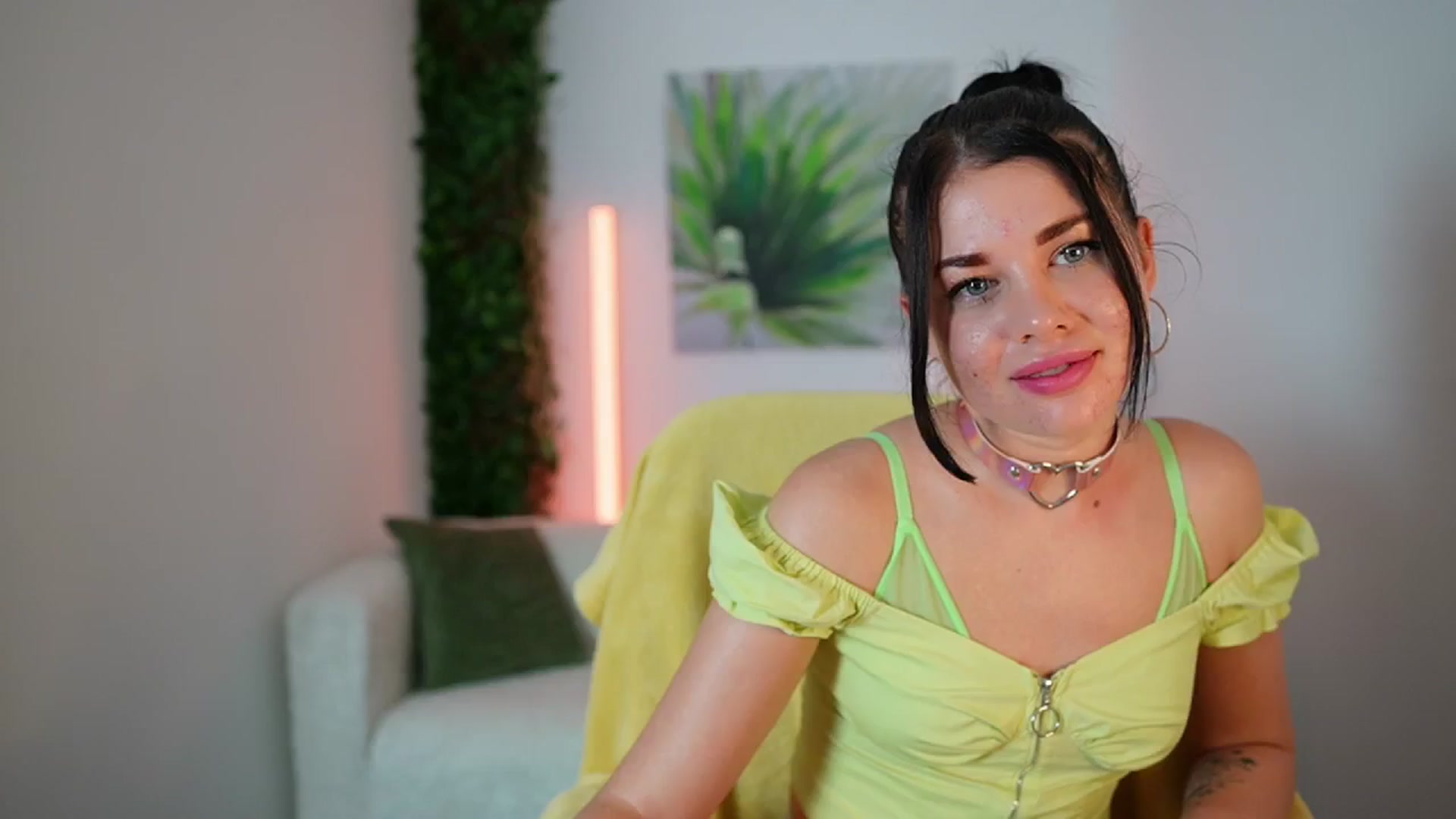 Gallery image thumbnail from Eve_Bardot's myfreecams stream on, 10/16/2024, 18:05 image 20 of 20