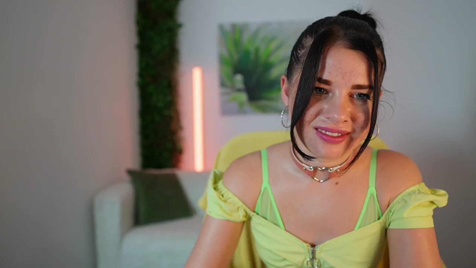 Gallery image thumbnail from Eve_Bardot's myfreecams stream on, 10/16/2024, 18:05 image 12 of 20