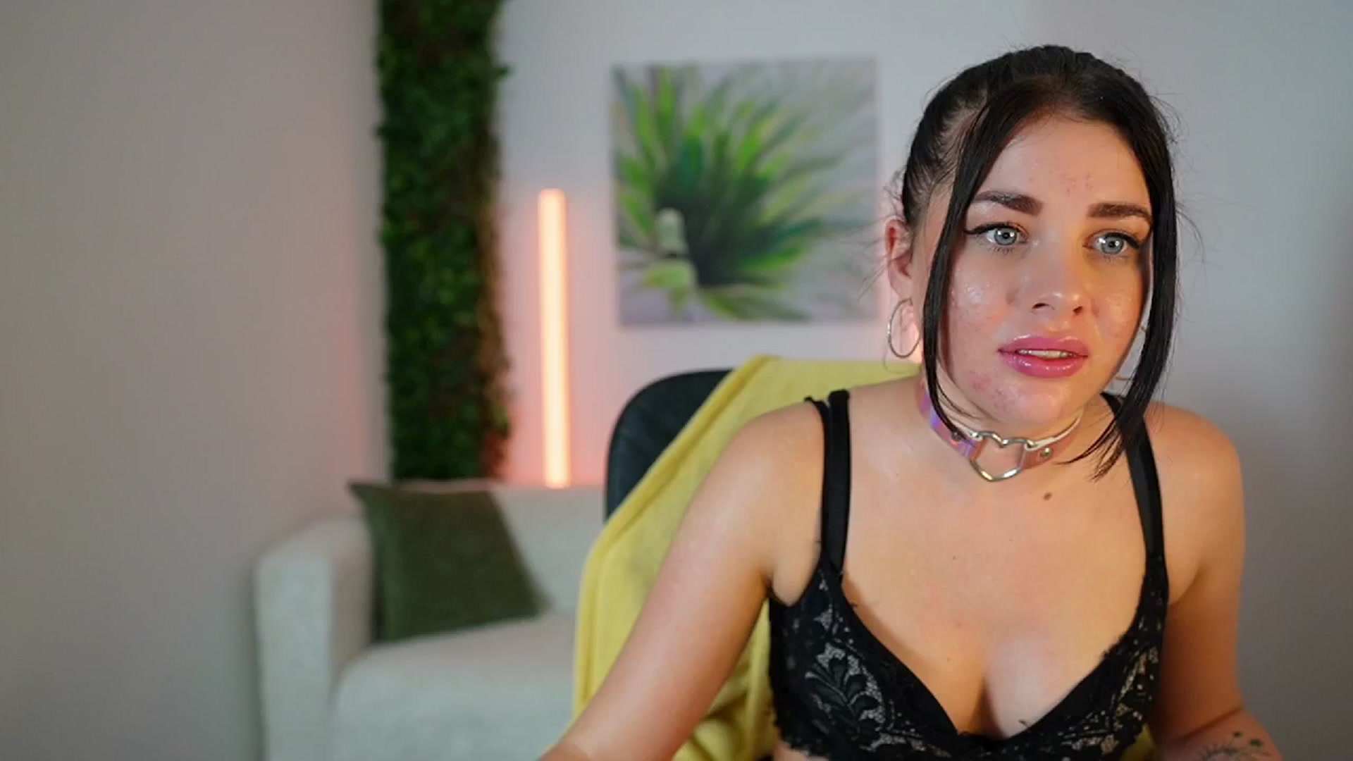 Gallery image thumbnail from Eve_Bardot's myfreecams stream on, 10/18/2024, 17:11 image 14 of 20