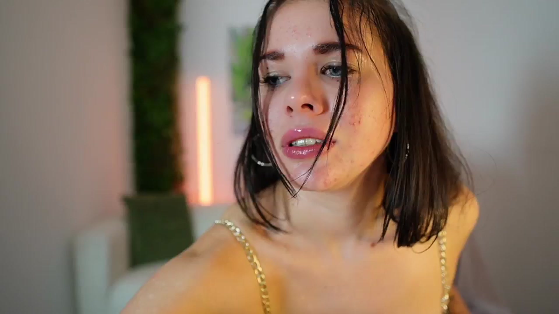 Gallery image thumbnail from Eve_Bardot's myfreecams stream on, 10/21/2024, 16:51 image 6 of 20