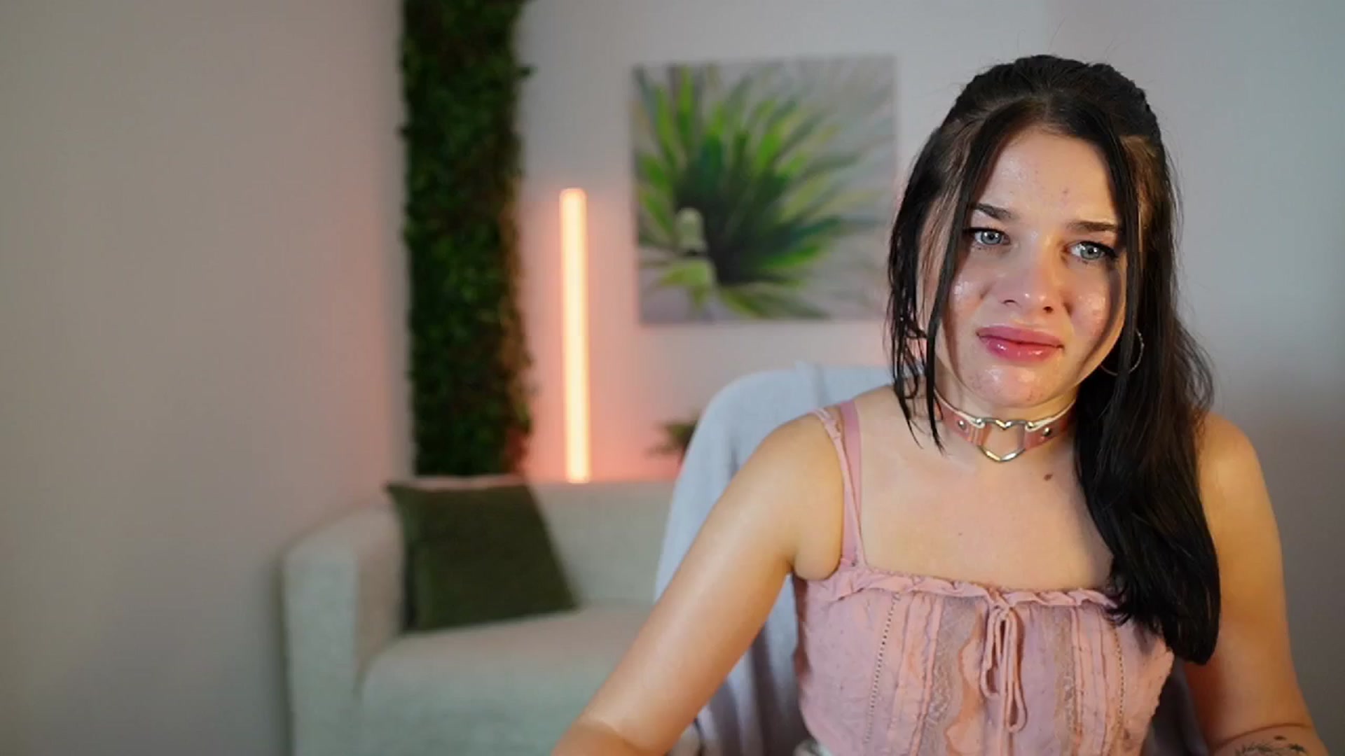 Gallery image thumbnail from Eve_Bardot's myfreecams stream on, 10/22/2024, 18:03 image 10 of 20