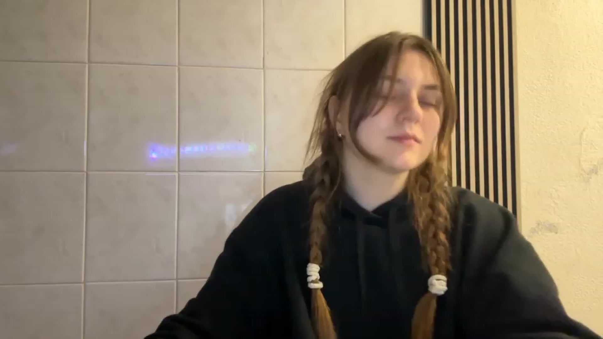 Gallery image thumbnail from Eve_Olive's myfreecams stream on, 12/08/2023, 23:44 image 13 of 20