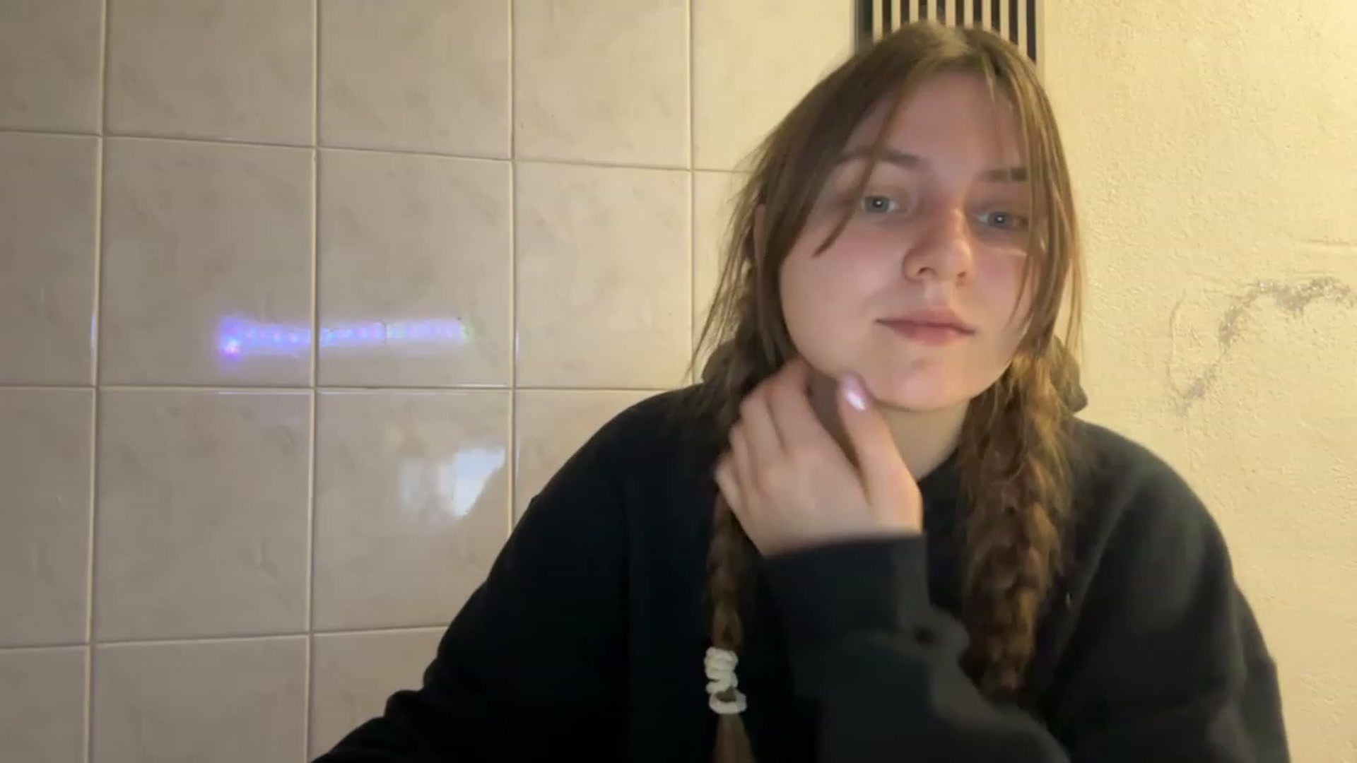 Gallery image thumbnail from Eve_Olive's myfreecams stream on, 12/08/2023, 23:44 image 17 of 20