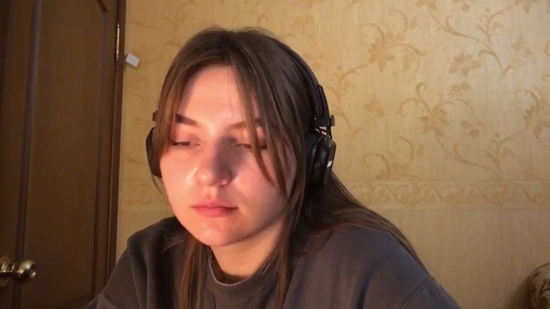 Gallery image thumbnail from Eve_Oliveee's myfreecams stream on, 11/16/2024, 21:33 image 15 of 20