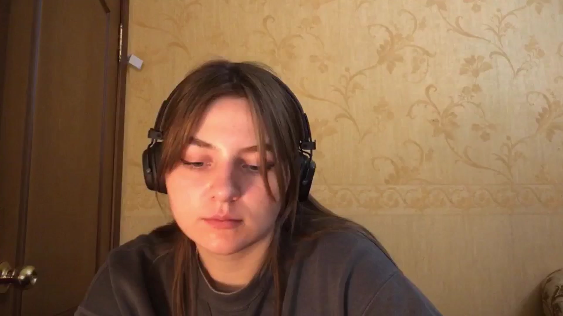 Gallery image thumbnail from Eve_Oliveee's myfreecams stream on, 11/16/2024, 21:33 image 14 of 20