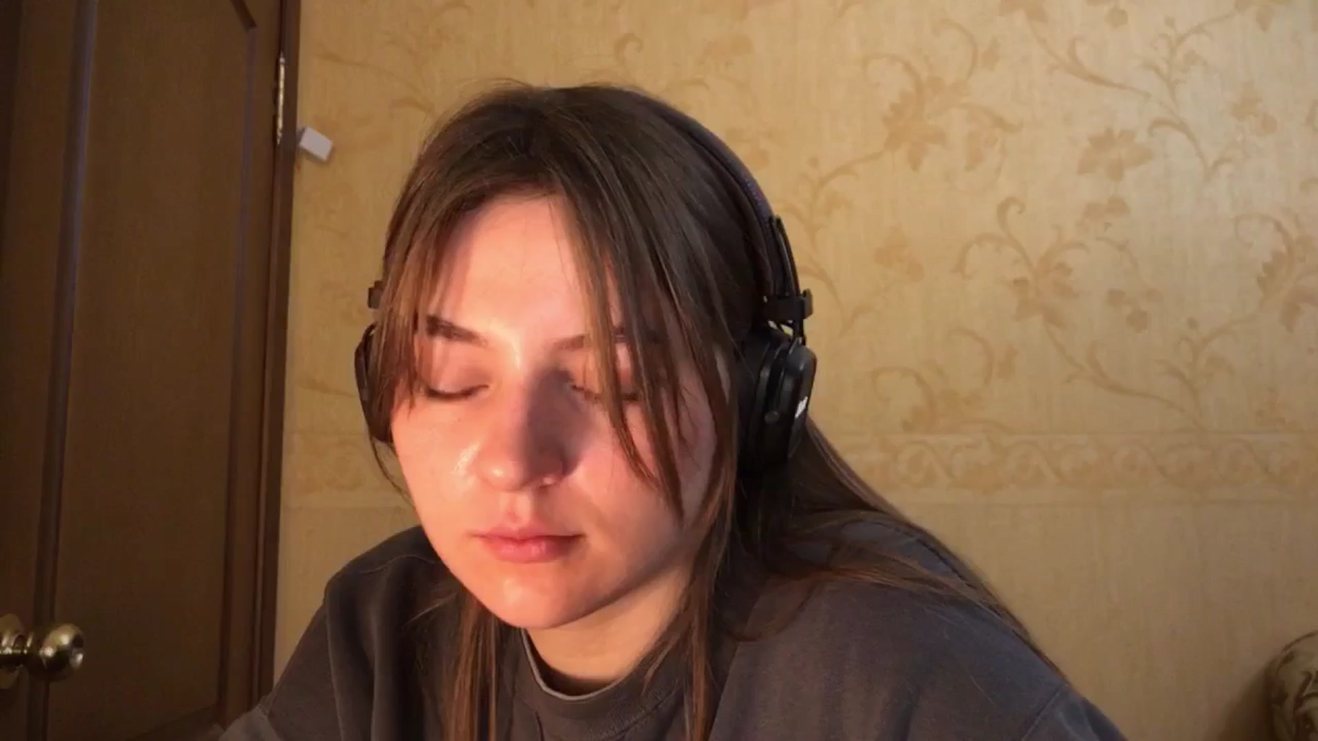 Gallery image thumbnail from Eve_Oliveee's myfreecams stream on, 11/16/2024, 21:33 image 17 of 20
