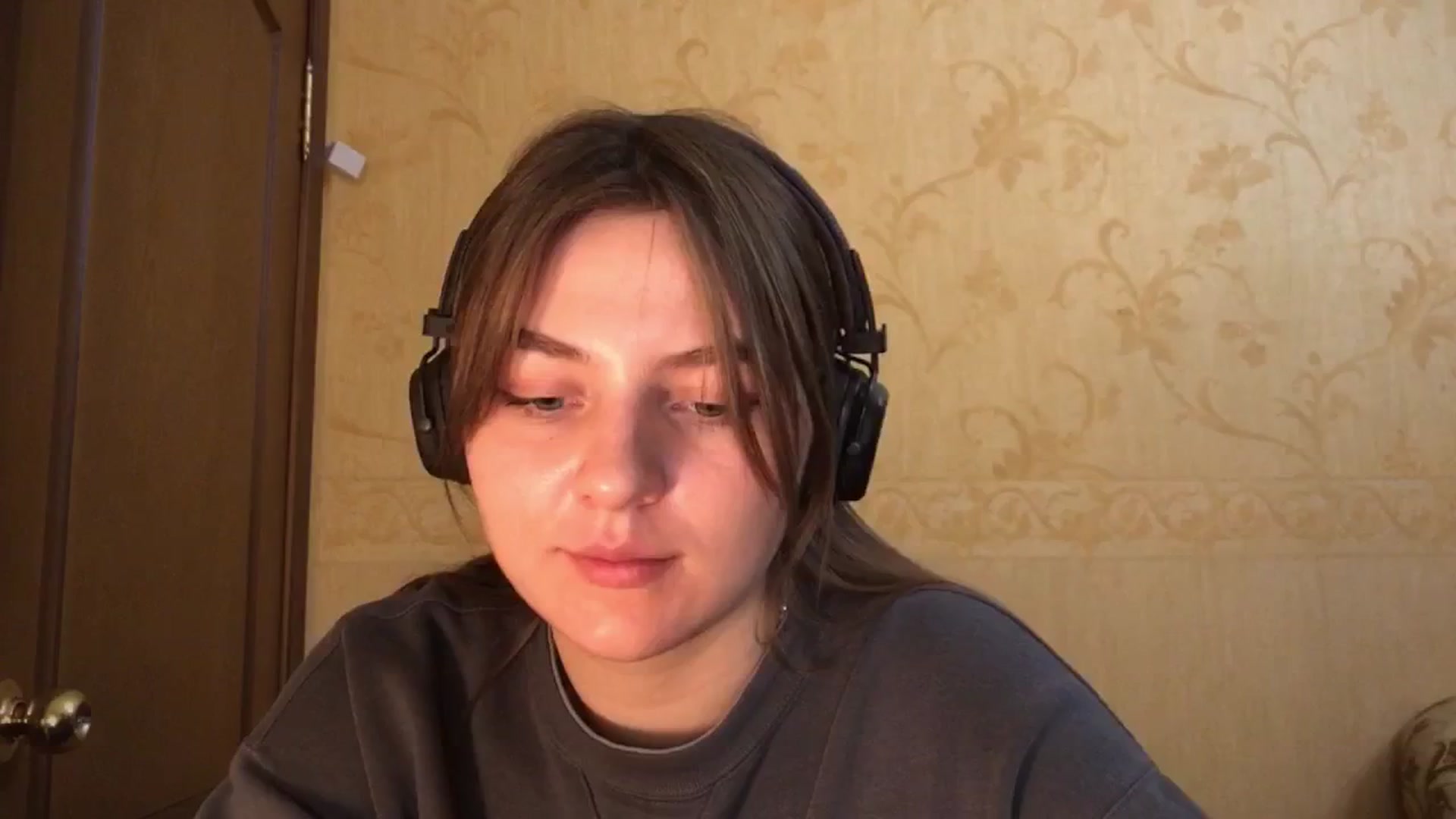 Gallery image thumbnail from Eve_Oliveee's myfreecams stream on, 11/16/2024, 21:33 image 10 of 20