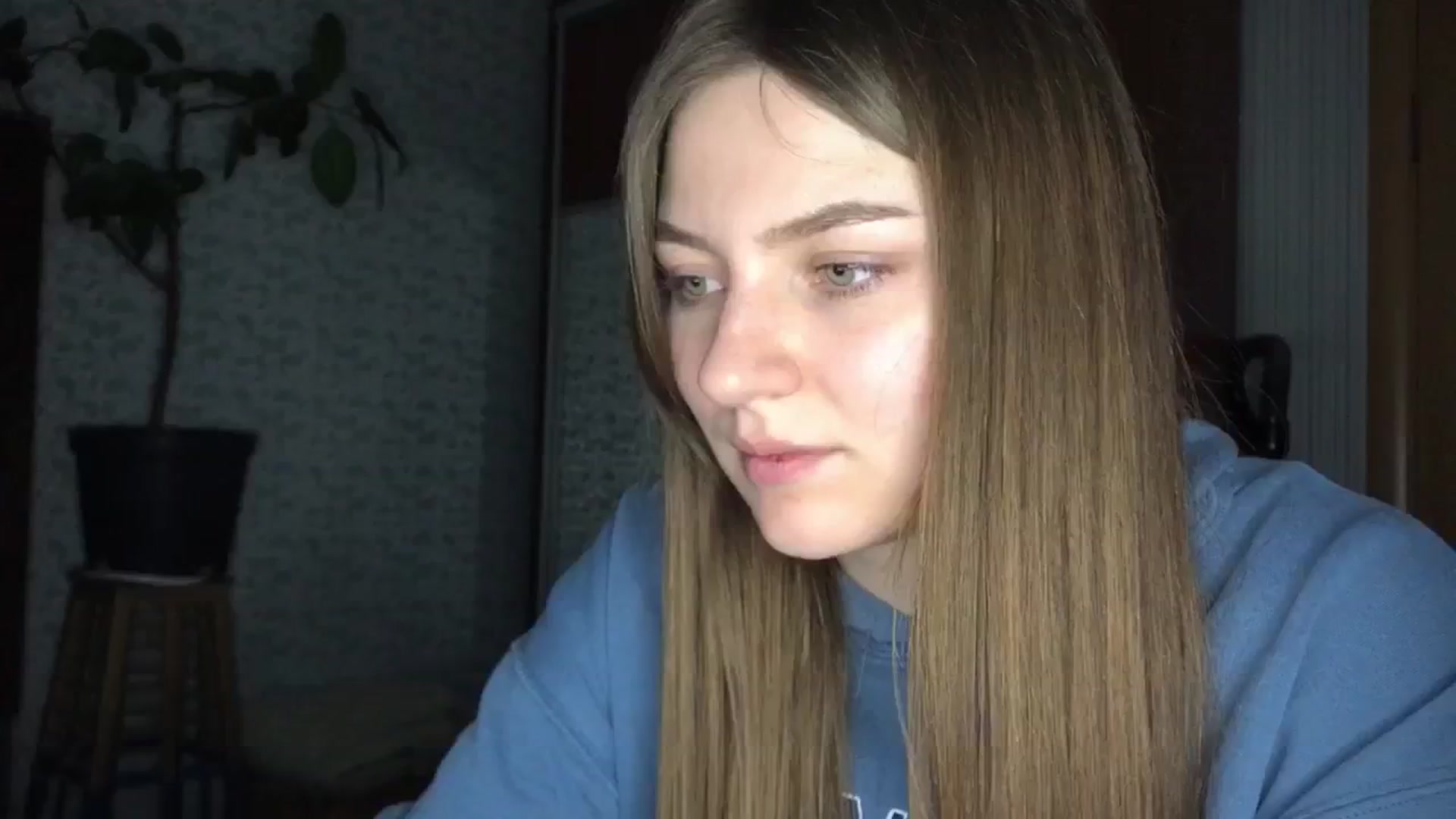 Gallery image thumbnail from Eve_Oliveee's myfreecams stream on, 12/31/2024, 24:17 image 15 of 20