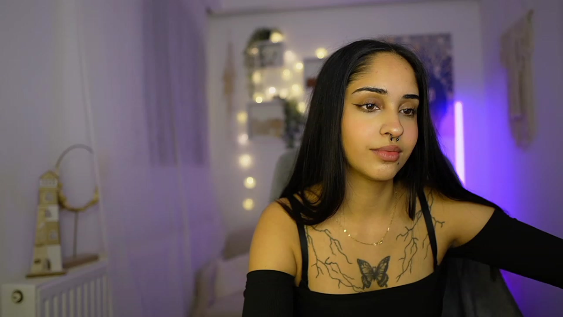 Gallery image thumbnail from Eve_Sweet18's myfreecams stream on, 01/03/2024, 19:58 image 19 of 20