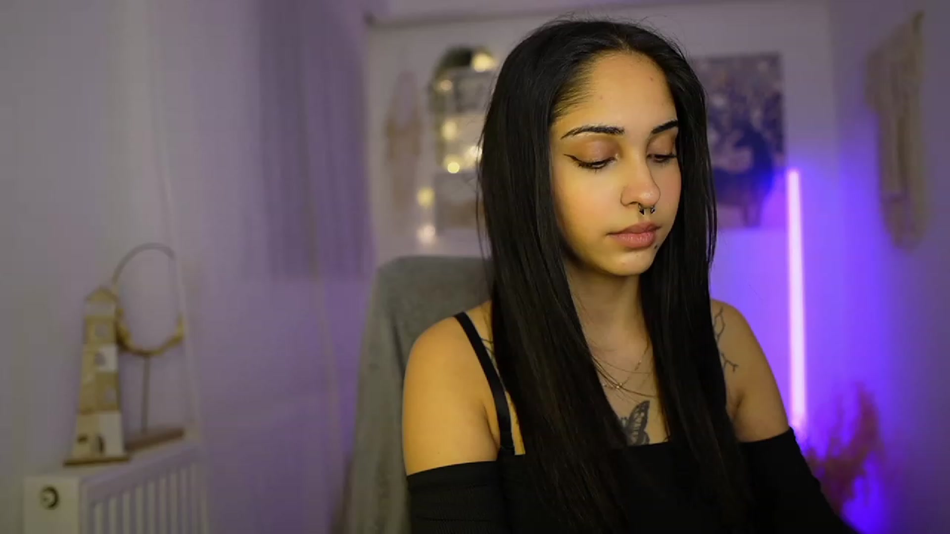 Gallery image thumbnail from Eve_Sweet18's myfreecams stream on, 01/03/2024, 20:50 image 17 of 20