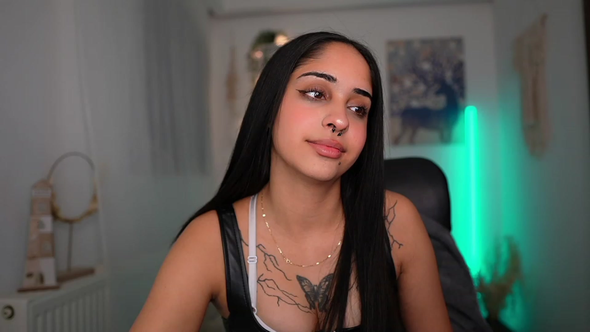 Gallery image thumbnail from Eve_Sweet18's myfreecams stream on, 01/04/2024, 20:01 image 19 of 20