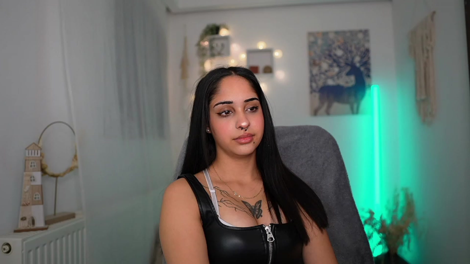 Gallery image thumbnail from Eve_Sweet18's myfreecams stream on, 01/04/2024, 20:01 image 16 of 20
