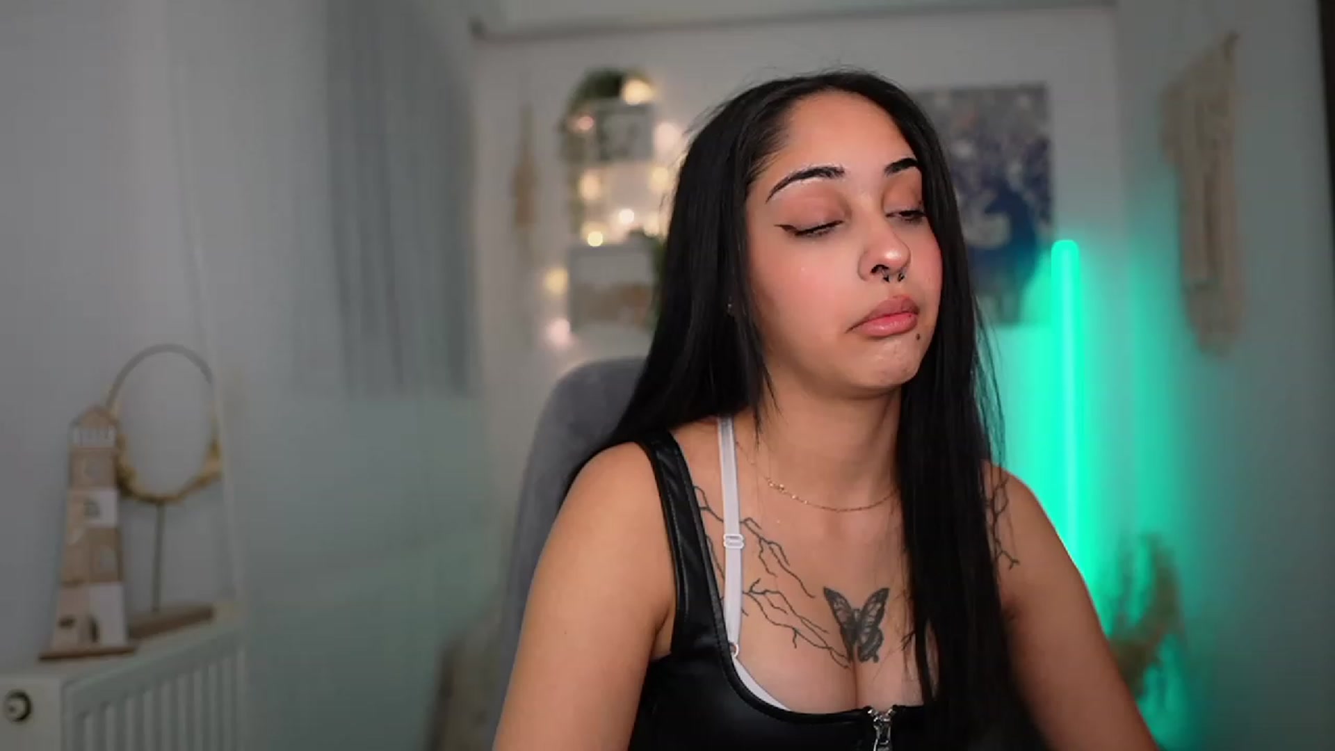Gallery image thumbnail from Eve_Sweet18's myfreecams stream on, 01/04/2024, 20:01 image 11 of 20