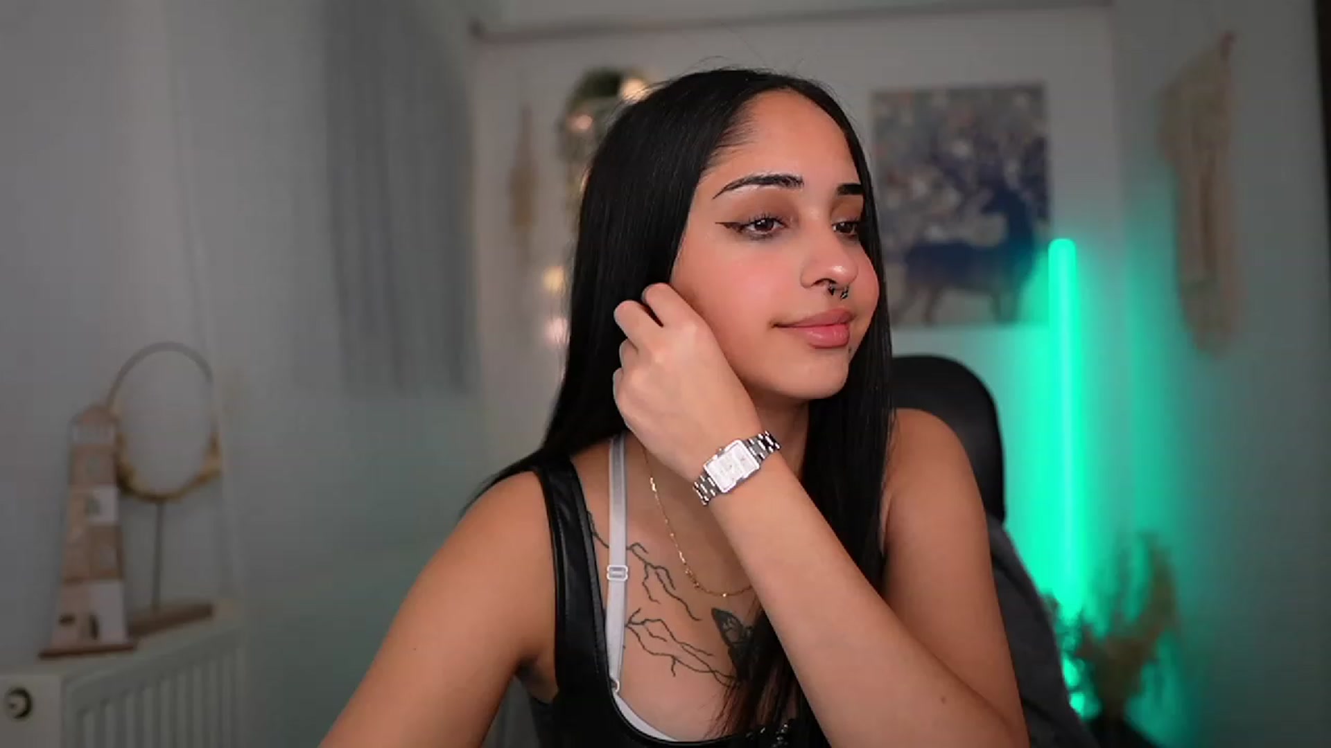 Gallery image thumbnail from Eve_Sweet18's myfreecams stream on, 01/04/2024, 20:01 image 20 of 20