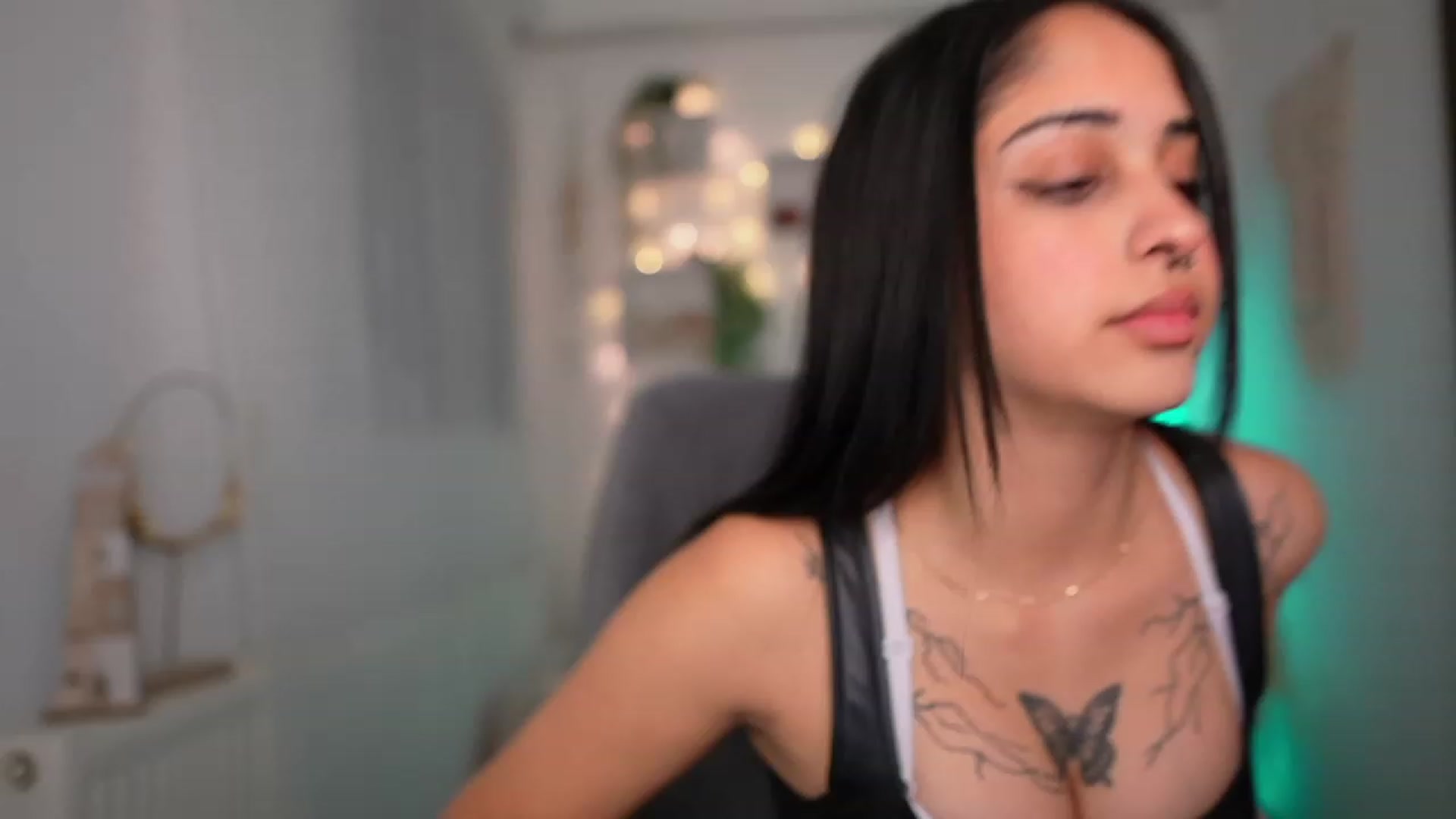 Gallery image thumbnail from Eve_Sweet18's myfreecams stream on, 01/04/2024, 20:01 image 3 of 20