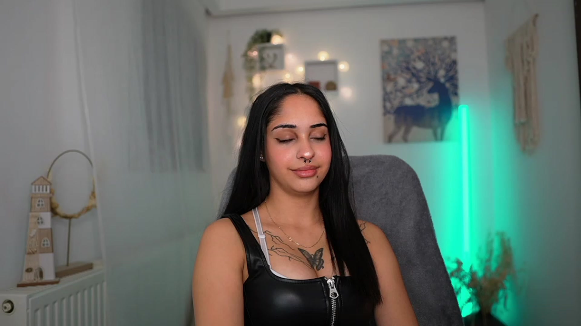 Gallery image thumbnail from Eve_Sweet18's myfreecams stream on, 01/04/2024, 20:01 image 15 of 20