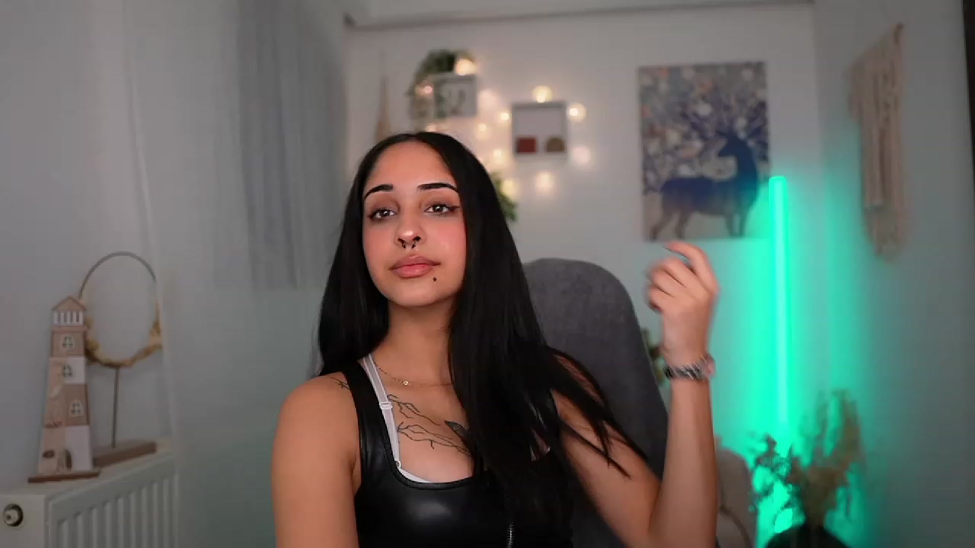 Gallery image thumbnail from Eve_Sweet18's myfreecams stream on, 01/04/2024, 20:01 image 2 of 20