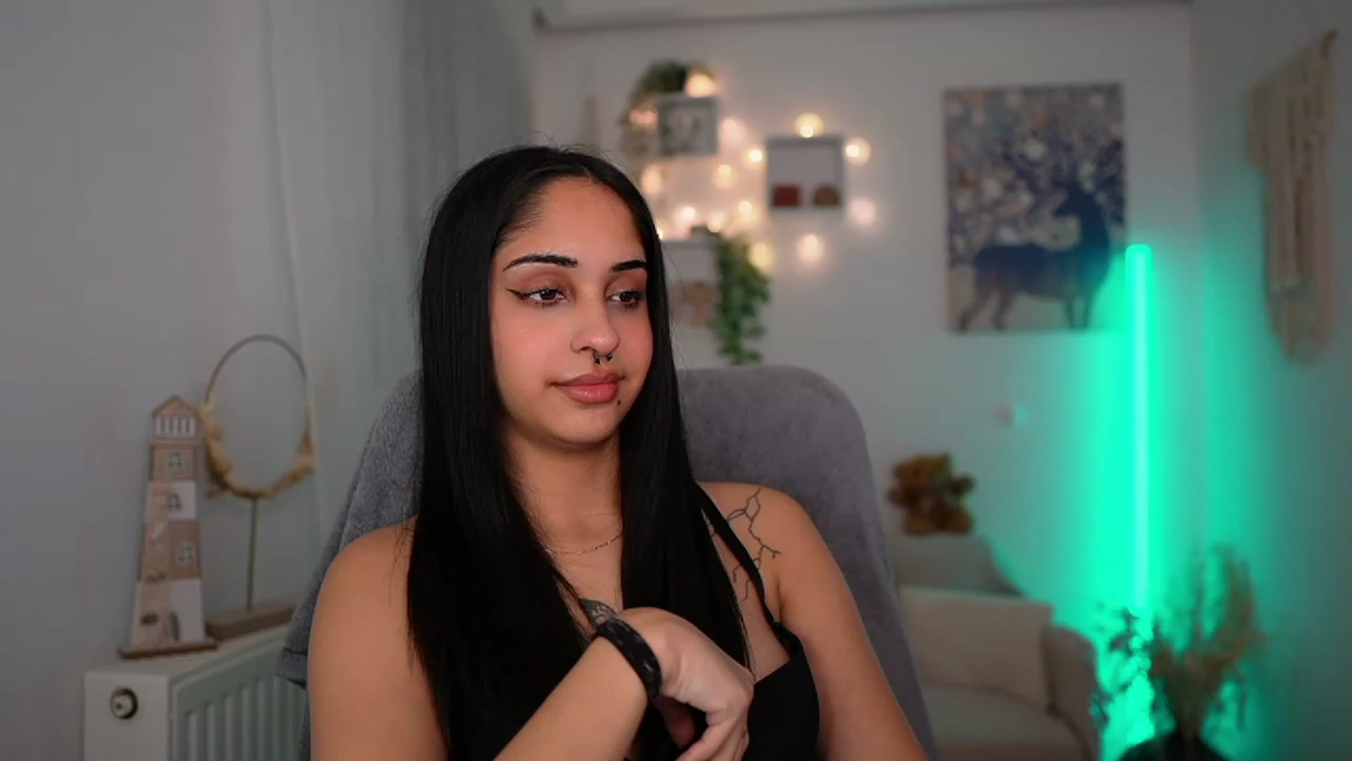 Gallery image thumbnail from Eve_Sweet18's myfreecams stream on, 01/06/2024, 20:16 image 18 of 20