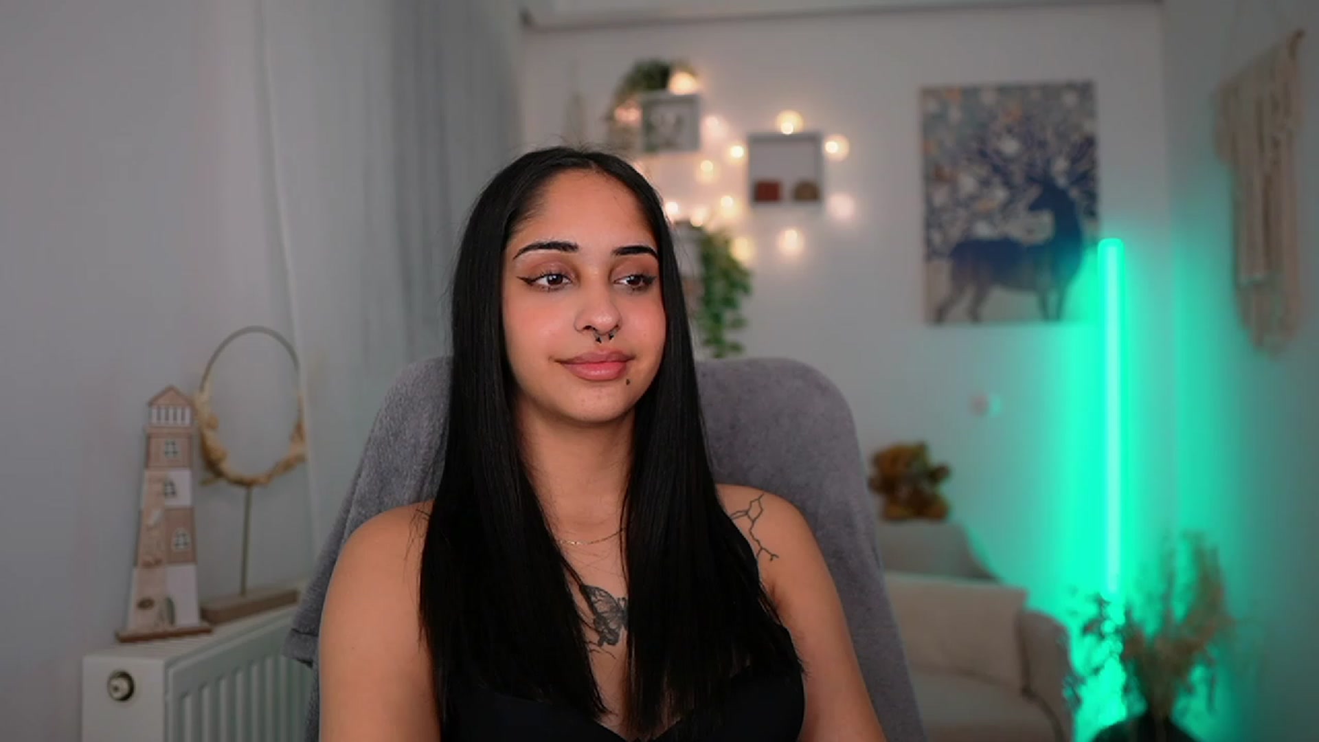 Gallery image thumbnail from Eve_Sweet18's myfreecams stream on, 01/06/2024, 20:16 image 17 of 20