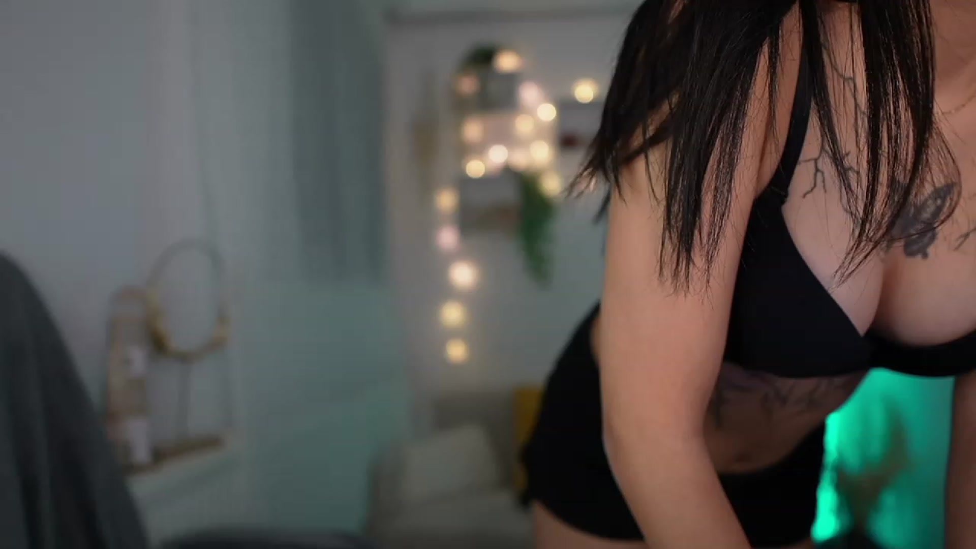 Gallery image thumbnail from Eve_Sweet18's myfreecams stream on, 01/06/2024, 20:16 image 1 of 20