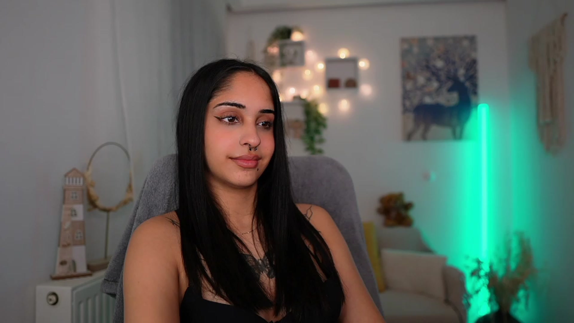 Gallery image thumbnail from Eve_Sweet18's myfreecams stream on, 01/06/2024, 20:16 image 12 of 20
