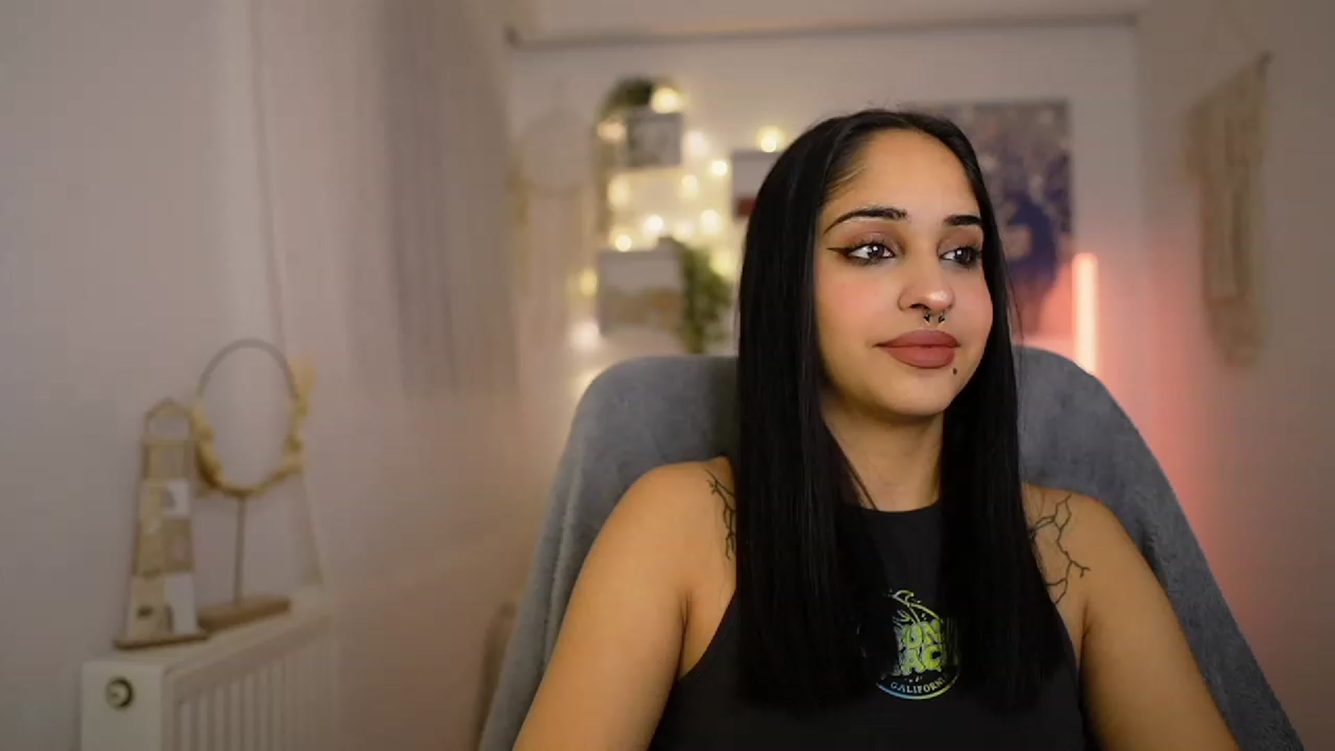 Gallery image thumbnail from Eve_Sweet18's myfreecams stream on, 01/17/2024, 21:09 image 8 of 20