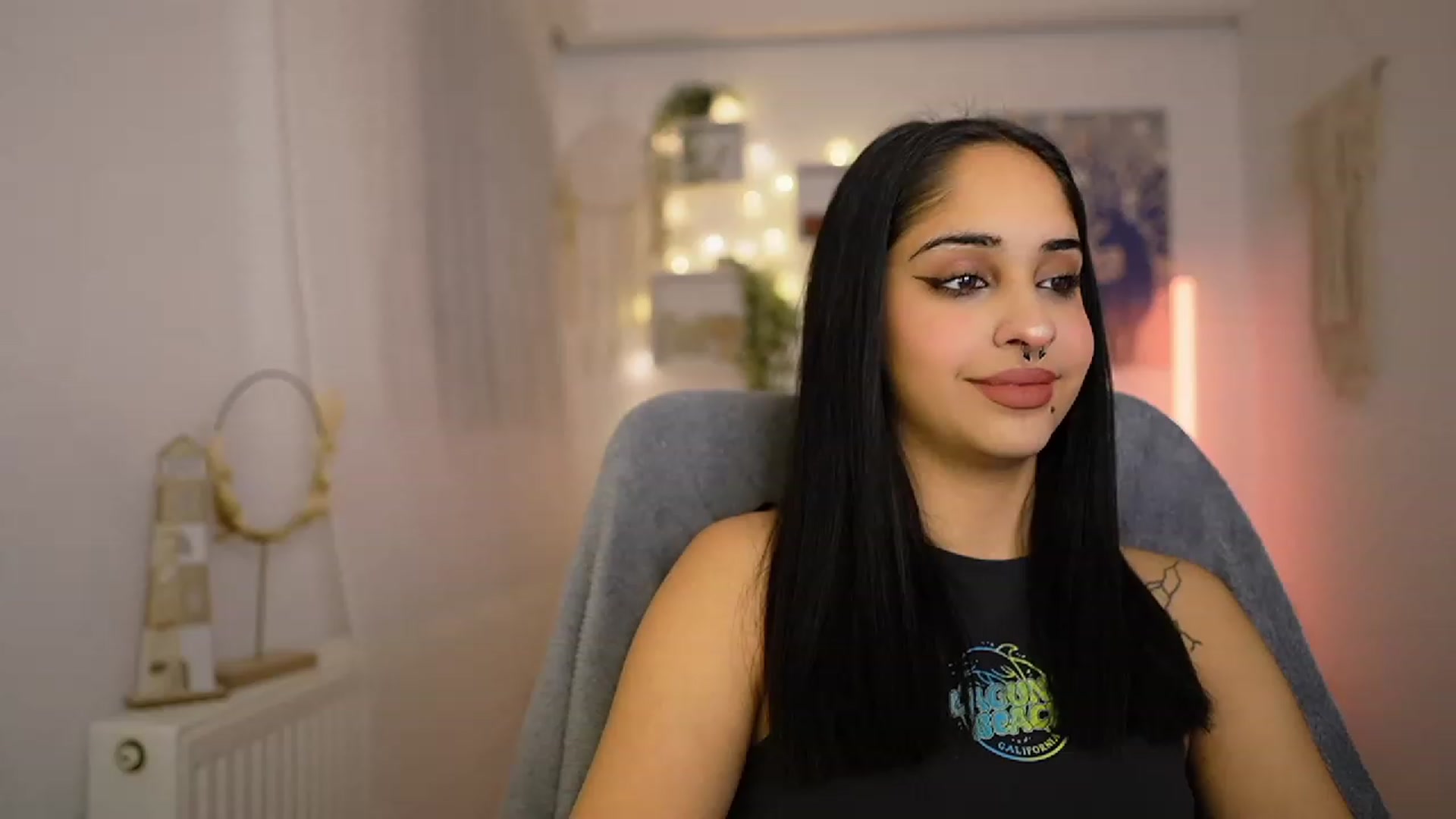 Gallery image thumbnail from Eve_Sweet18's myfreecams stream on, 01/17/2024, 21:09 image 15 of 20