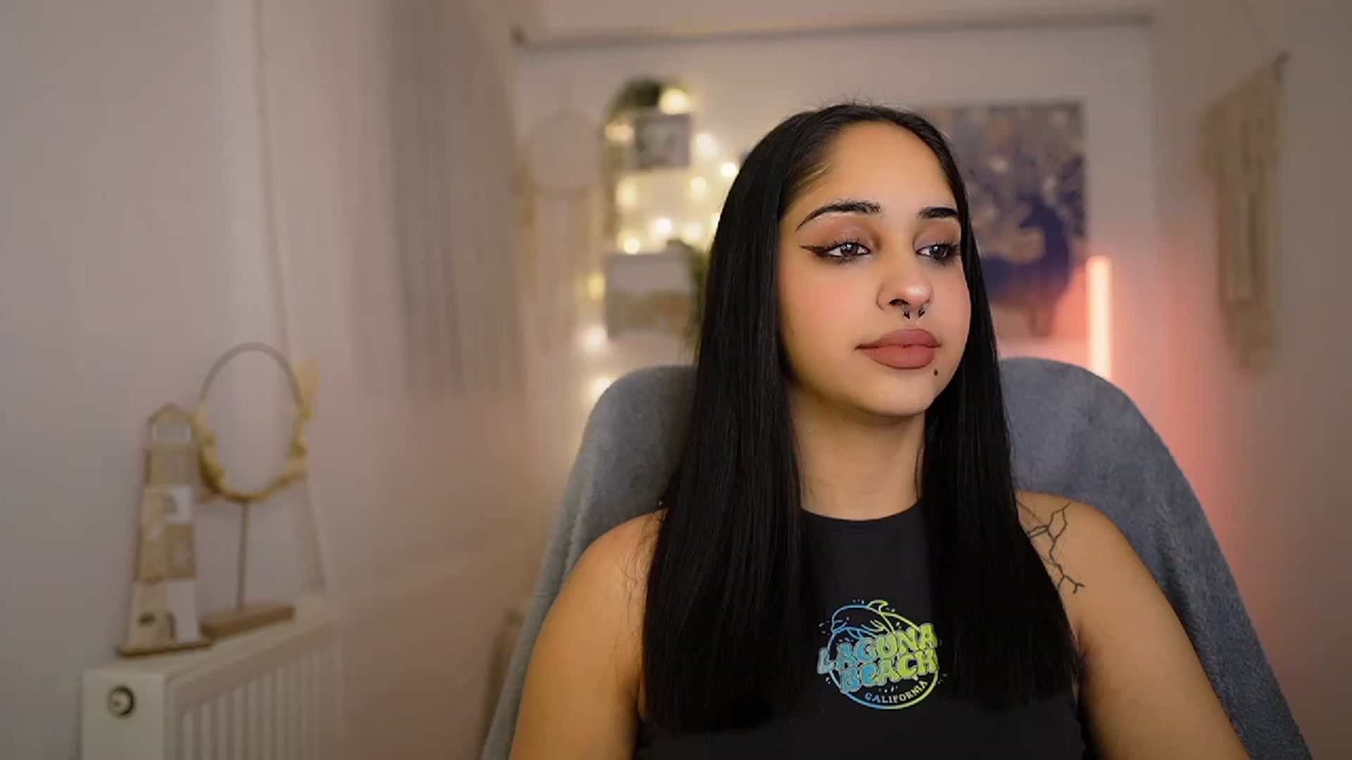 Gallery image thumbnail from Eve_Sweet18's myfreecams stream on, 01/17/2024, 21:09 image 16 of 20