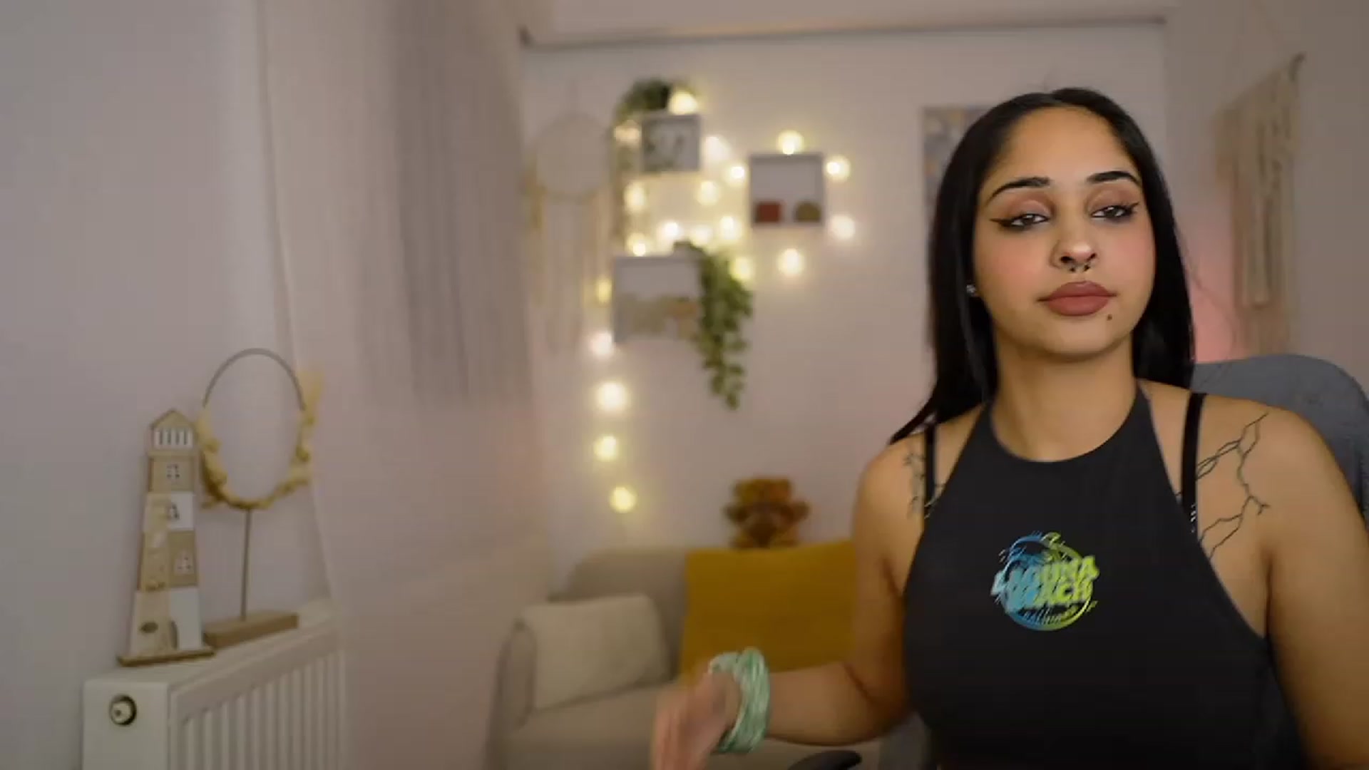 Gallery image thumbnail from Eve_Sweet18's myfreecams stream on, 01/17/2024, 21:09 image 13 of 20