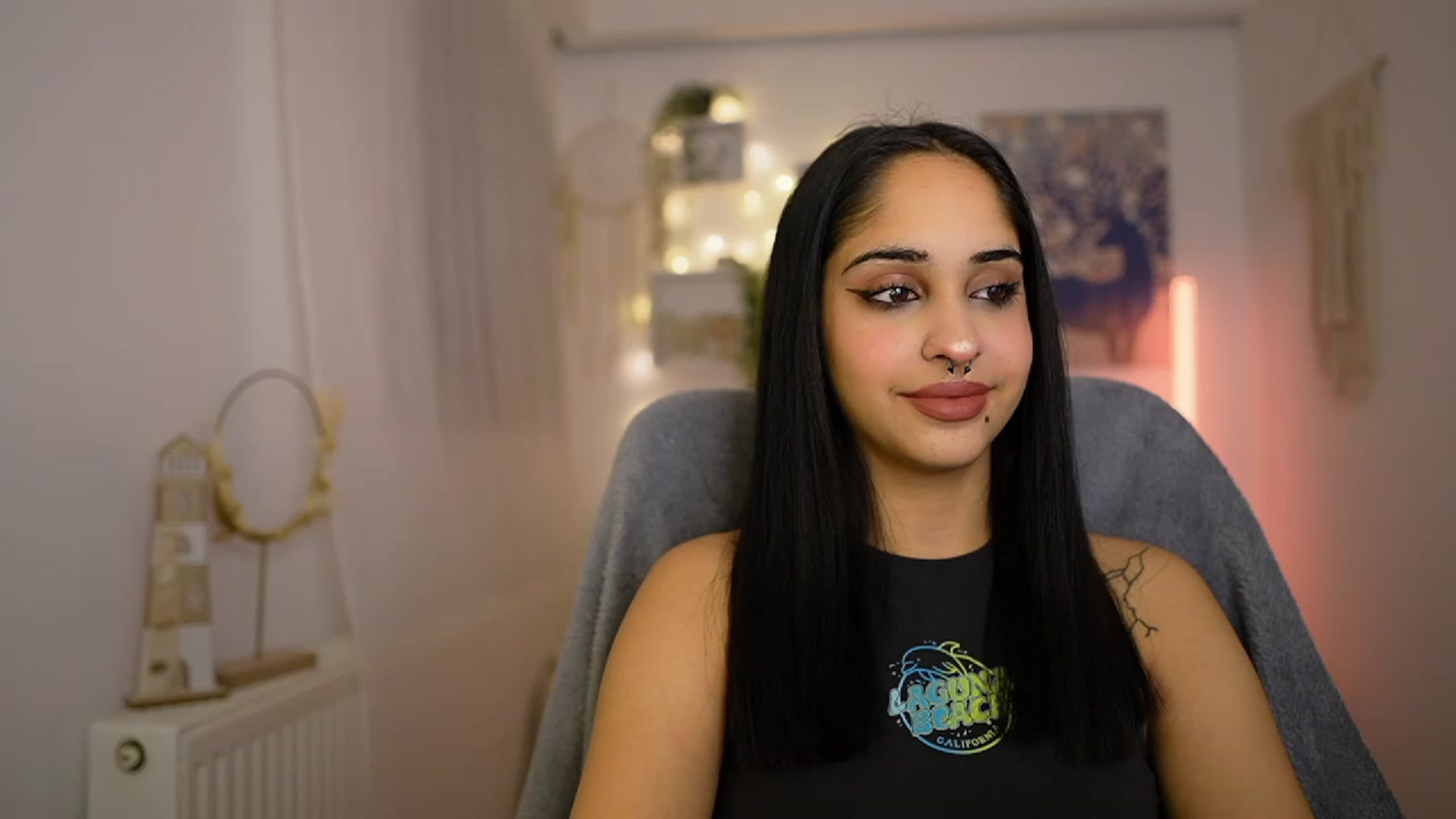 Gallery image thumbnail from Eve_Sweet18's myfreecams stream on, 01/17/2024, 21:09 image 5 of 20