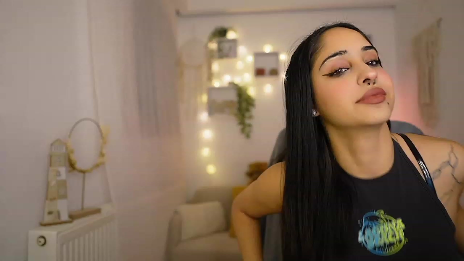 Gallery image thumbnail from Eve_Sweet18's myfreecams stream on, 01/17/2024, 21:09 image 1 of 20