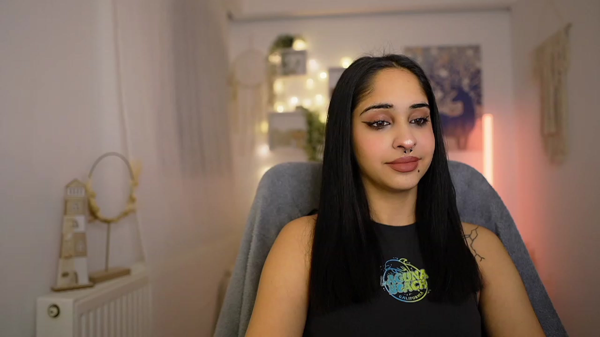 Gallery image thumbnail from Eve_Sweet18's myfreecams stream on, 01/17/2024, 21:09 image 14 of 20