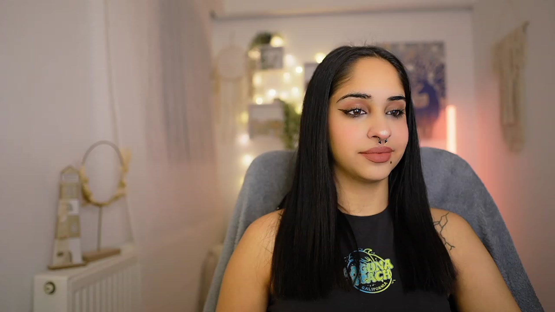 Gallery image thumbnail from Eve_Sweet18's myfreecams stream on, 01/17/2024, 21:09 image 17 of 20