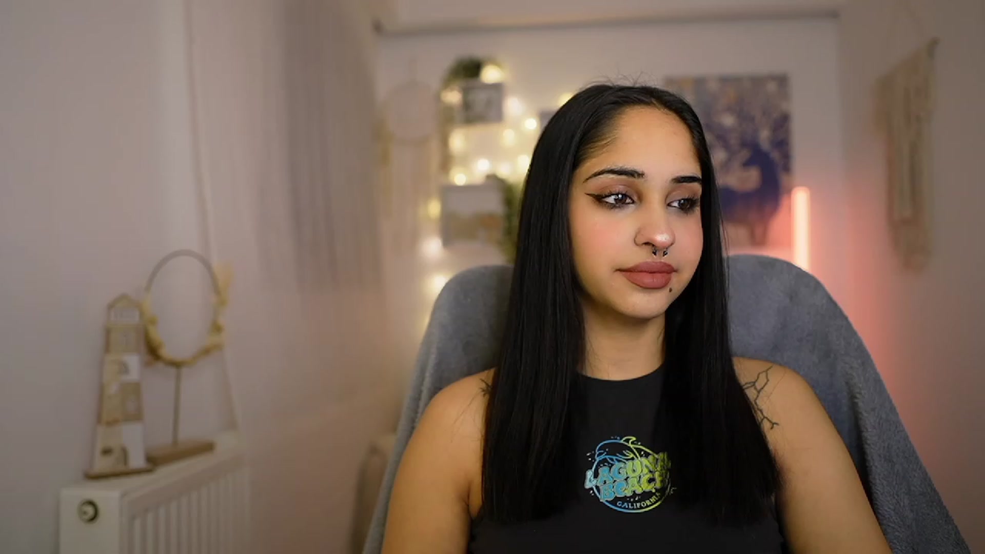 Gallery image thumbnail from Eve_Sweet18's myfreecams stream on, 01/17/2024, 21:09 image 7 of 20