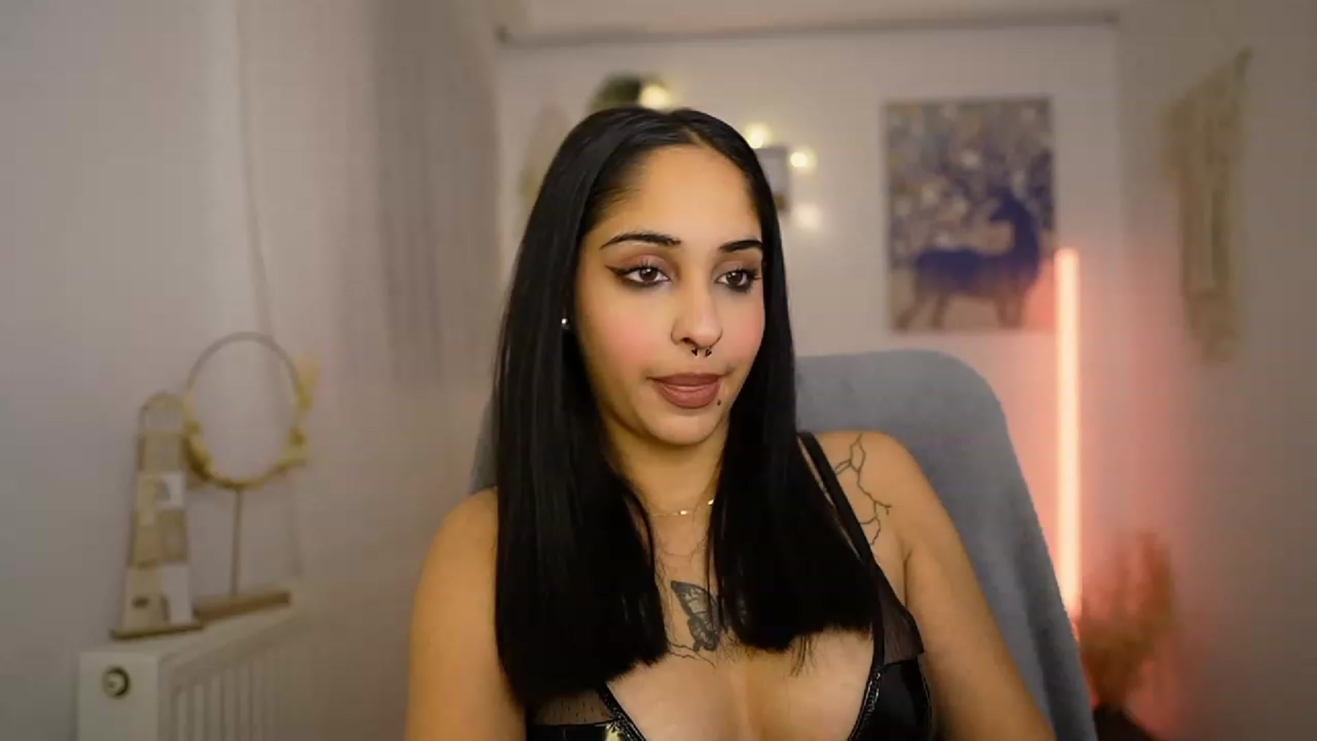 Gallery image thumbnail from Eve_Sweet18's myfreecams stream on, 01/18/2024, 21:04 image 7 of 20