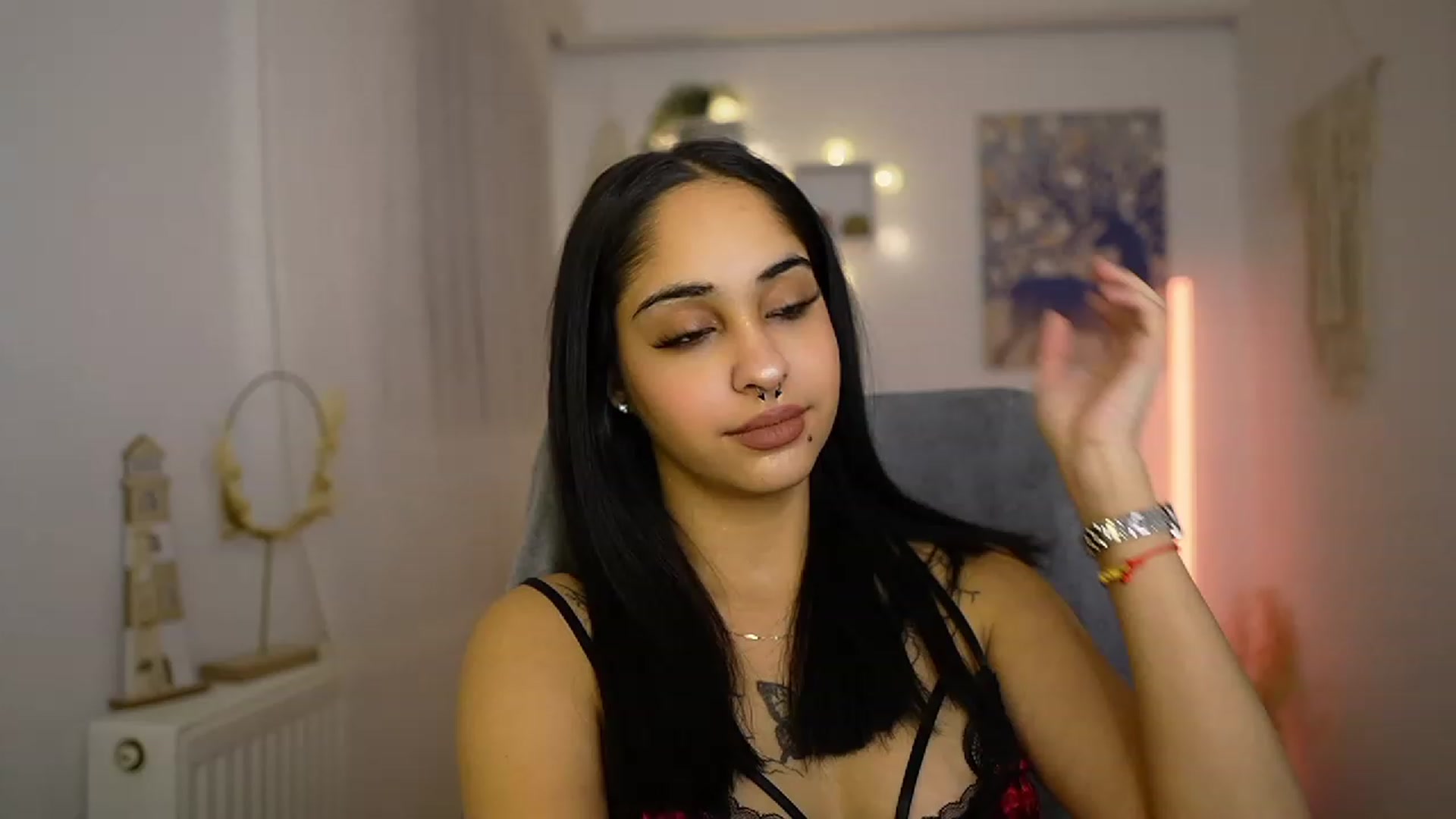 Gallery image thumbnail from Eve_Sweet18's myfreecams stream on, 01/21/2024, 22:32 image 5 of 20