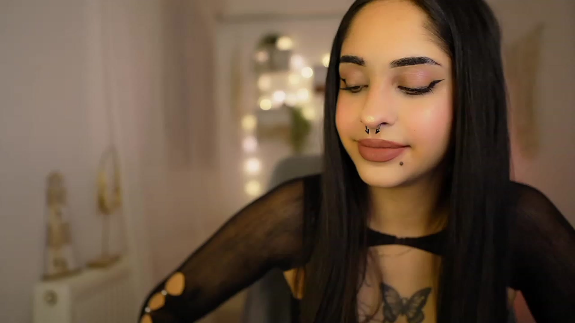 Gallery image thumbnail from Eve_Sweet18's myfreecams stream on, 01/24/2024, 20:12 image 2 of 20