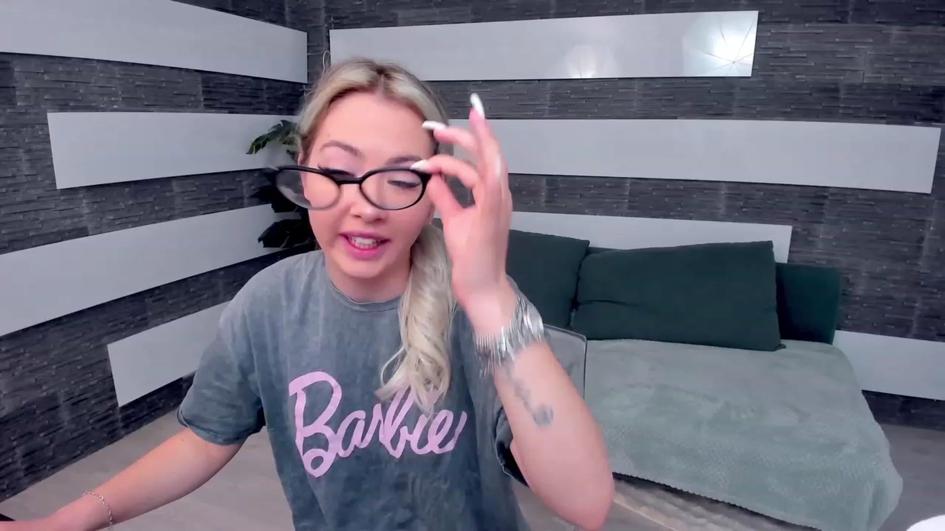 Gallery image thumbnail from Eve_XD's myfreecams stream on, 01/16/2024, 09:45 image 16 of 20