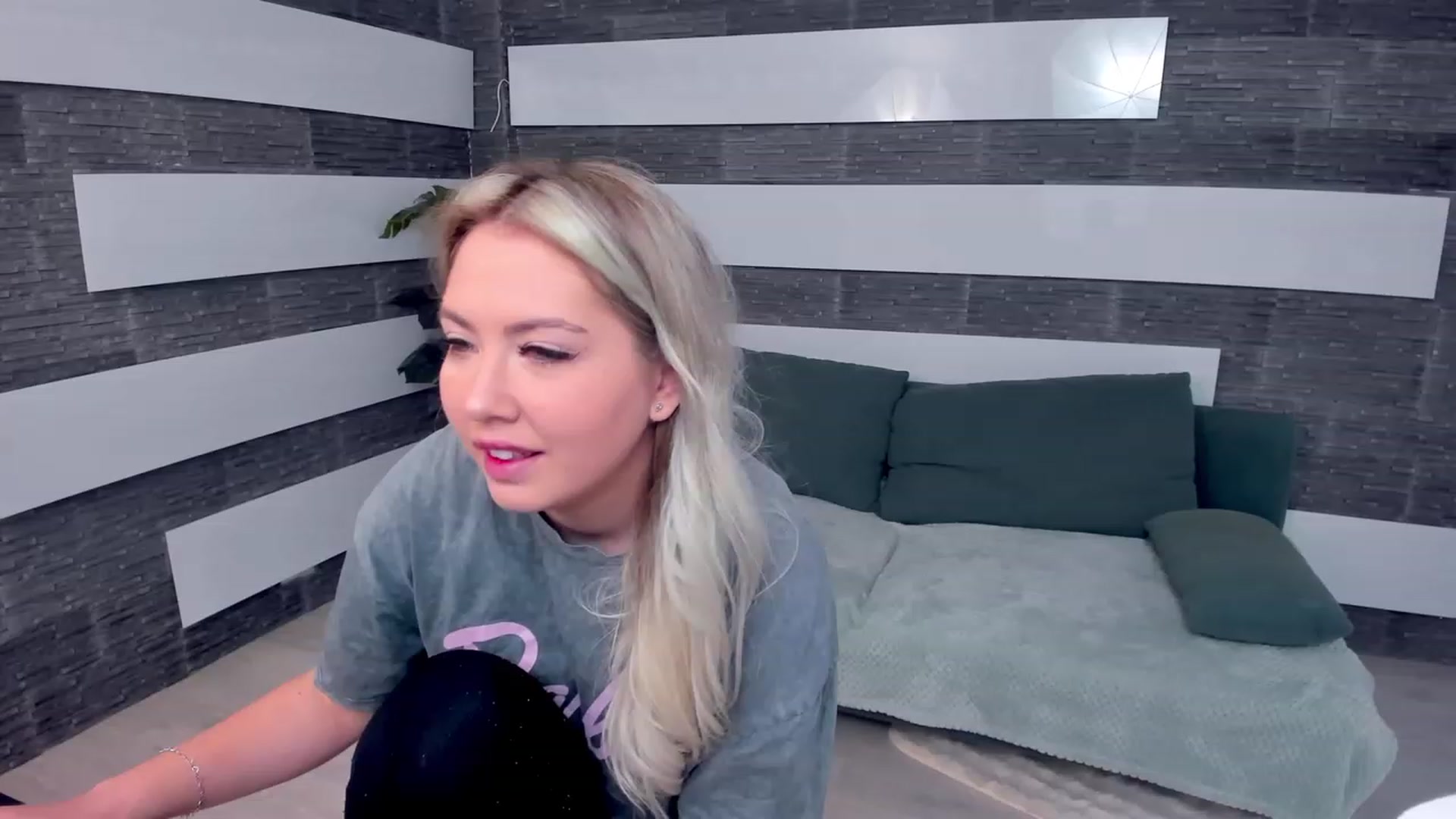 Gallery image thumbnail from Eve_XD's myfreecams stream on, 01/16/2024, 09:45 image 15 of 20
