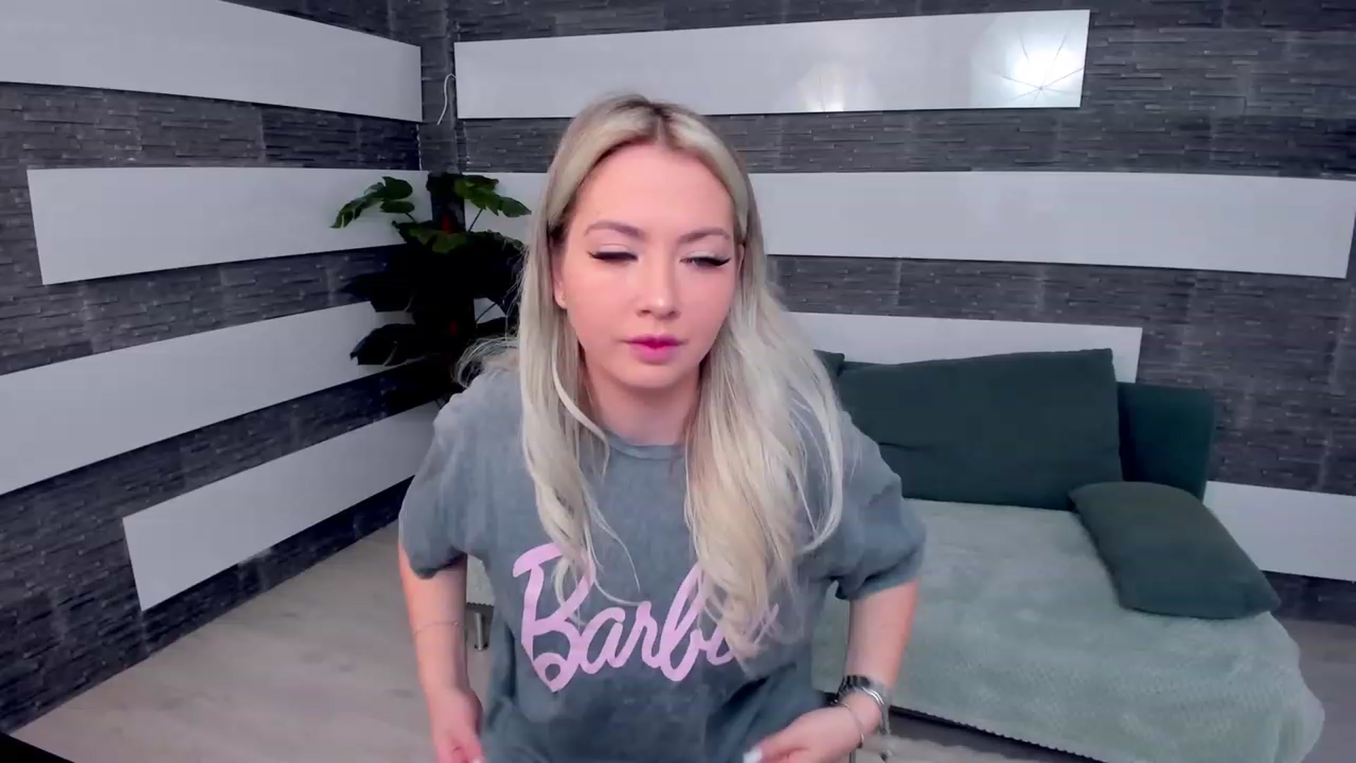 Gallery image thumbnail from Eve_XD's myfreecams stream on, 01/16/2024, 09:45 image 4 of 20
